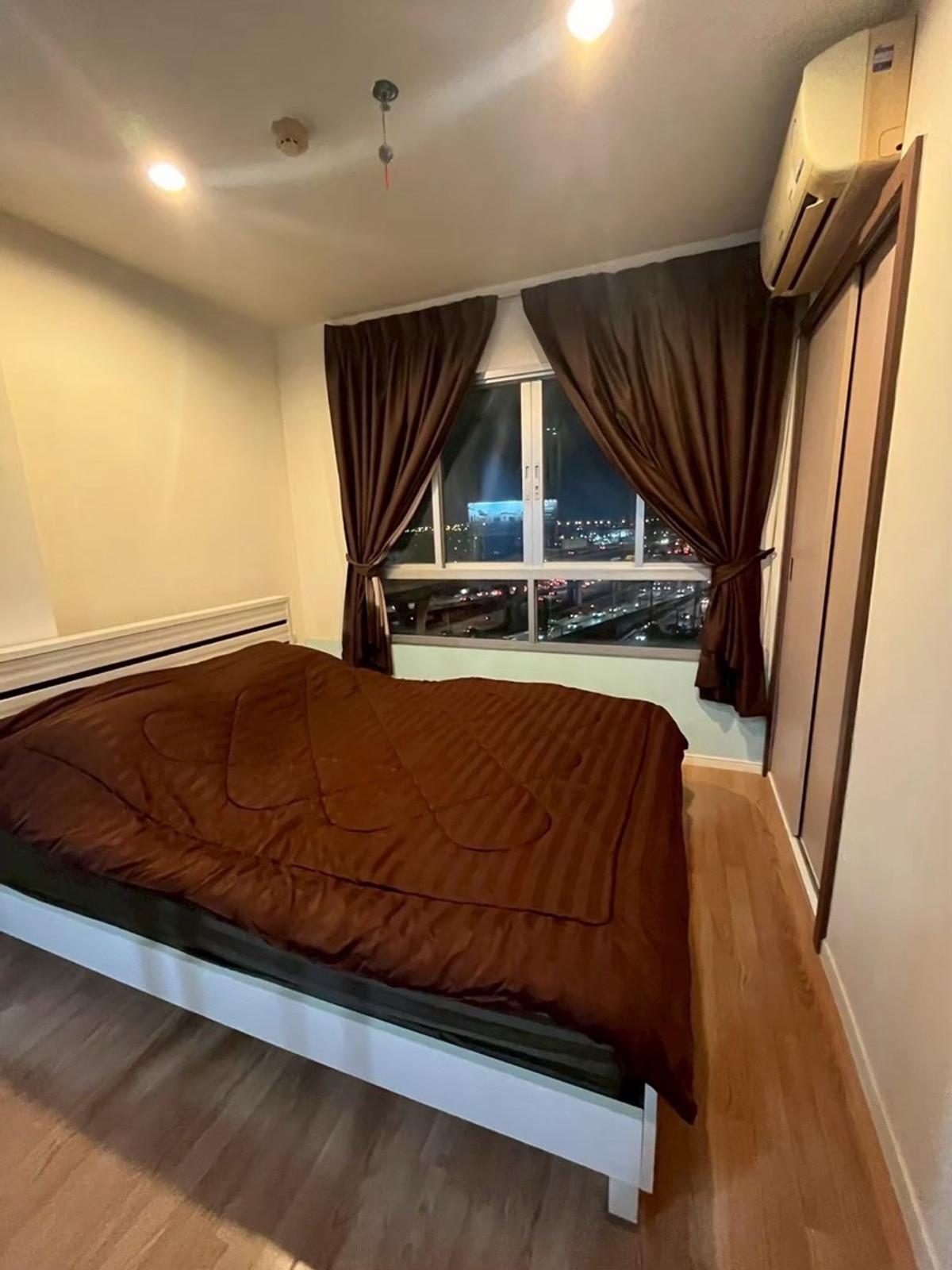 ให้เช่าคอนโดบางนา แบริ่ง ลาซาล : ให้เช่า คอนโด ลุมพินี เมกะซิตี้ บางนา ตึก/อาคาร : A ชั้น : 17 ขนาดห้อง : 26 ตร.ม. ราคา : 7,500 บาท