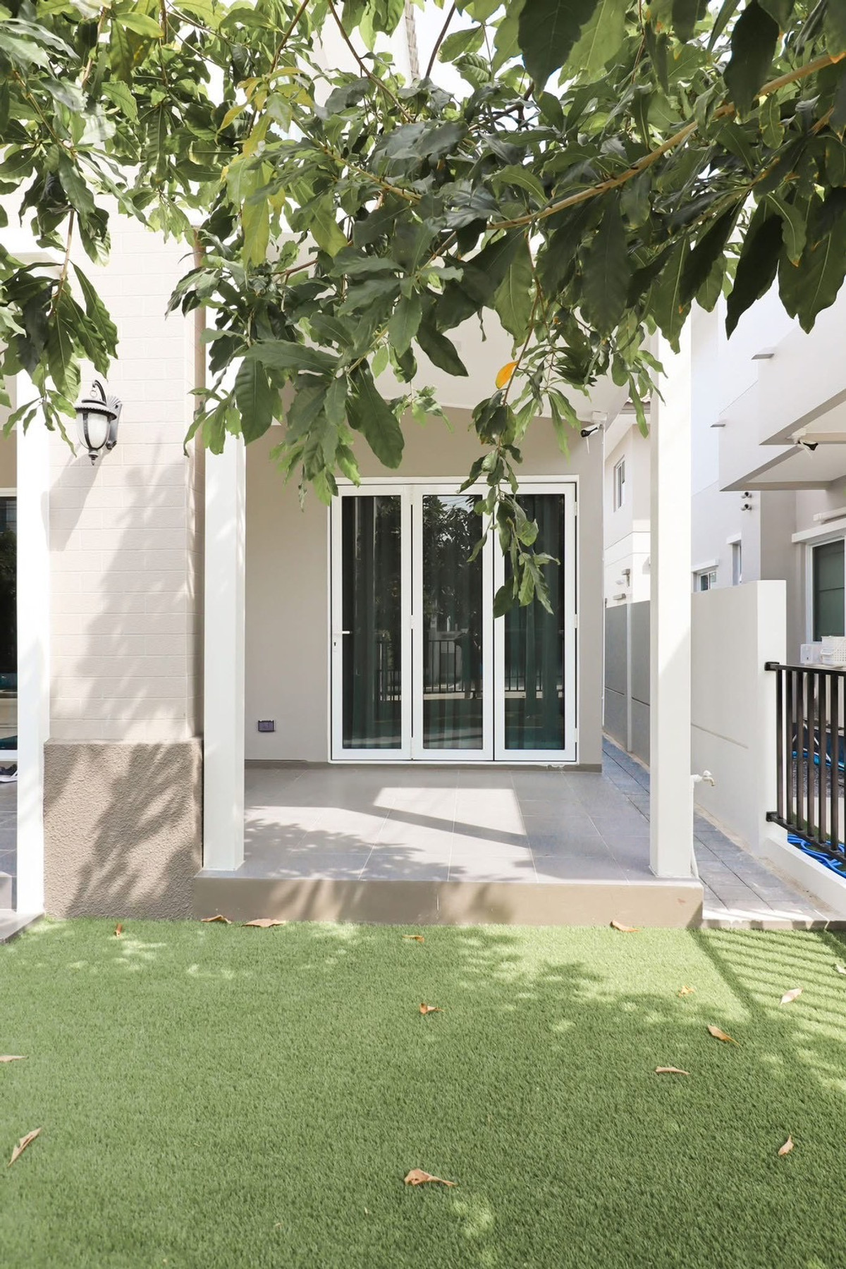 ให้เช่าบ้านพระราม 5 ราชพฤกษ์ บางกรวย : ✨🏡 [ 𝐅𝐎𝐑 𝐑𝐄𝐍𝐓] คาซ่า เลเจ้นท์ พระราม 𝟓-ราชพฤกษ์ บ้านเดี่ยวหรูตกแต่งบิวท์อินจัดเต็มทั้งหลัง พร้อมเฟอร์นิเจอร์ ติดถนนใหญ่ ใกล้ 𝐂𝐞𝐧𝐭𝐫𝐚𝐥 𝐖𝐞𝐬𝐭𝐯𝐢𝐥𝐥𝐞 ให้คุณหิ้วกระเป๋าเข้าอยู่ได้ทันที