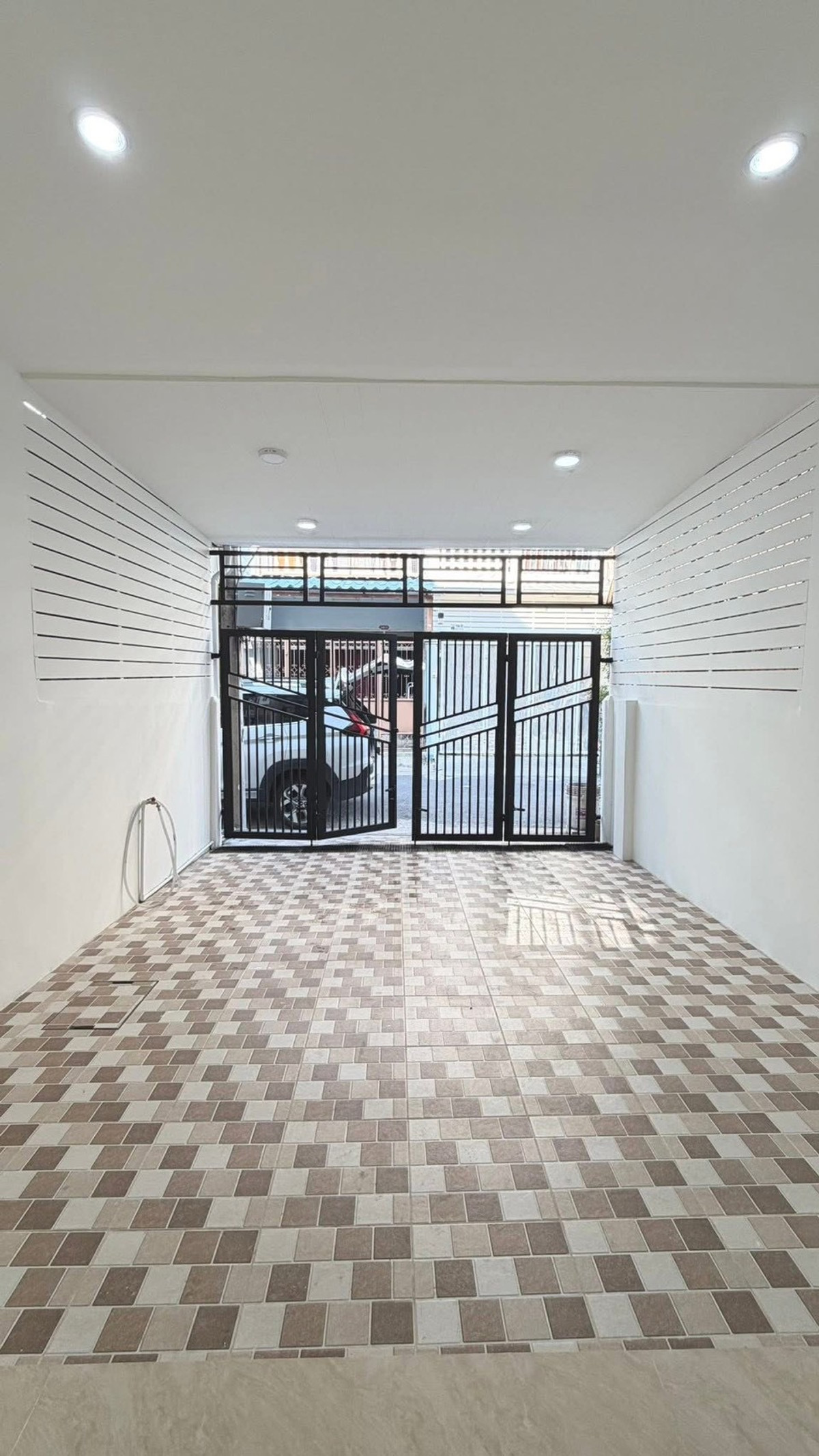 ขายบ้านรัชดา ห้วยขวาง : ✨ ทาวน์โฮม 3 ชั้น ทำเล #ห้วยขวาง เชื่อมต่อชีวิตเมืองเข้ากับพื้นที่สีเขียวส่วนตัว พักผ่อนไปกับ Courtyard กลางบ้าน 🌿