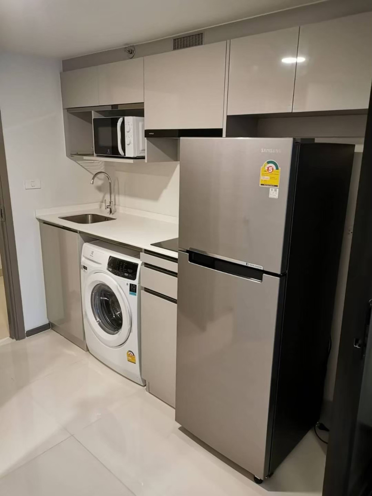 ให้เช่าคอนโดพระราม 9 เพชรบุรีตัดใหม่ RCA : 🌟 ให้เช่า KnightsBridge Space Rama 9 🌟