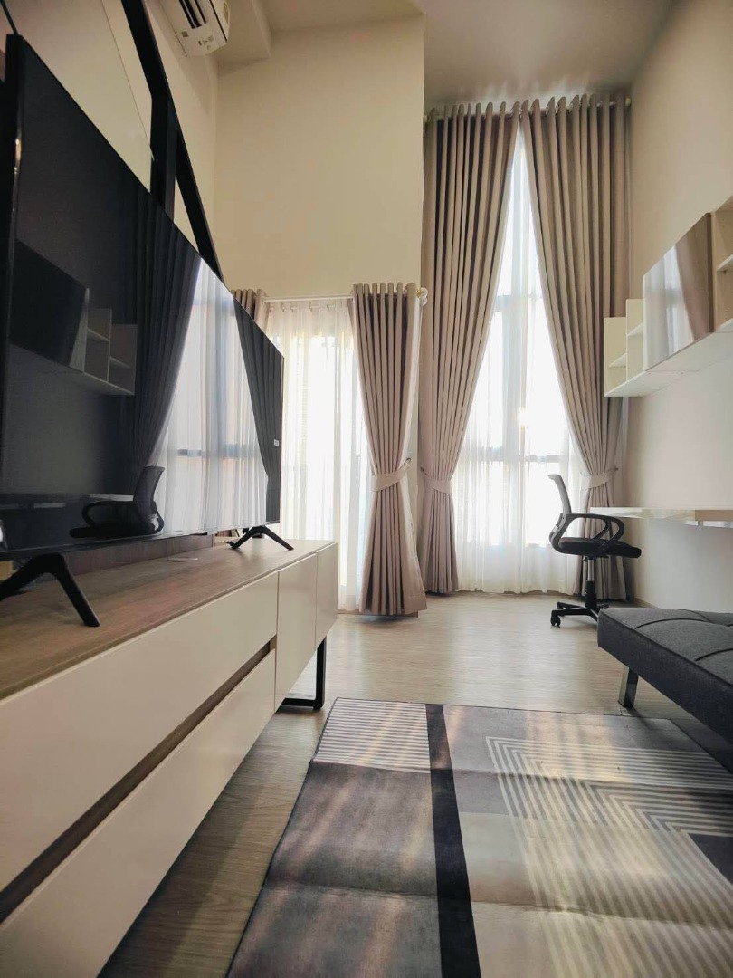 For RentCondoSeri Thai, Ramkhamhaeng Nida : 🔥For Rent Now🔥 Origin Plug & Play Ramkhamhaeng Triple Station. Ideal for those seeking flexible living space.