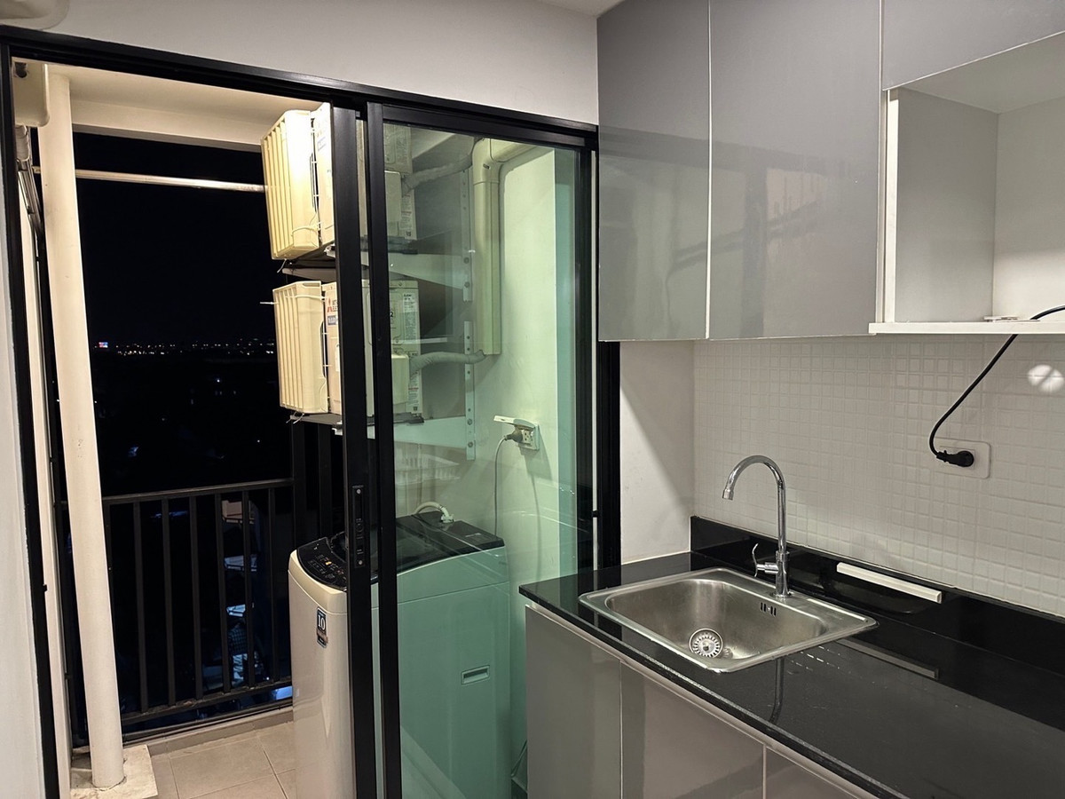 For RentCondoVipawadee, Don Mueang, Lak Si : Condo for rent, Reach Phahonyothin 52, 8th floor.