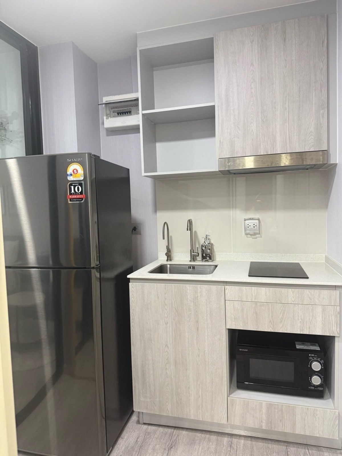 For RentCondoBangna, Bearing, Lasalle : Condo for rent Atmoz Tropicana Bangna (Atmoz Tropicana Bangna) Room size: 23 sq m Floor: 6 Building/Building: D Price: 9,000 baht Nearby places: Yellow Line MRT