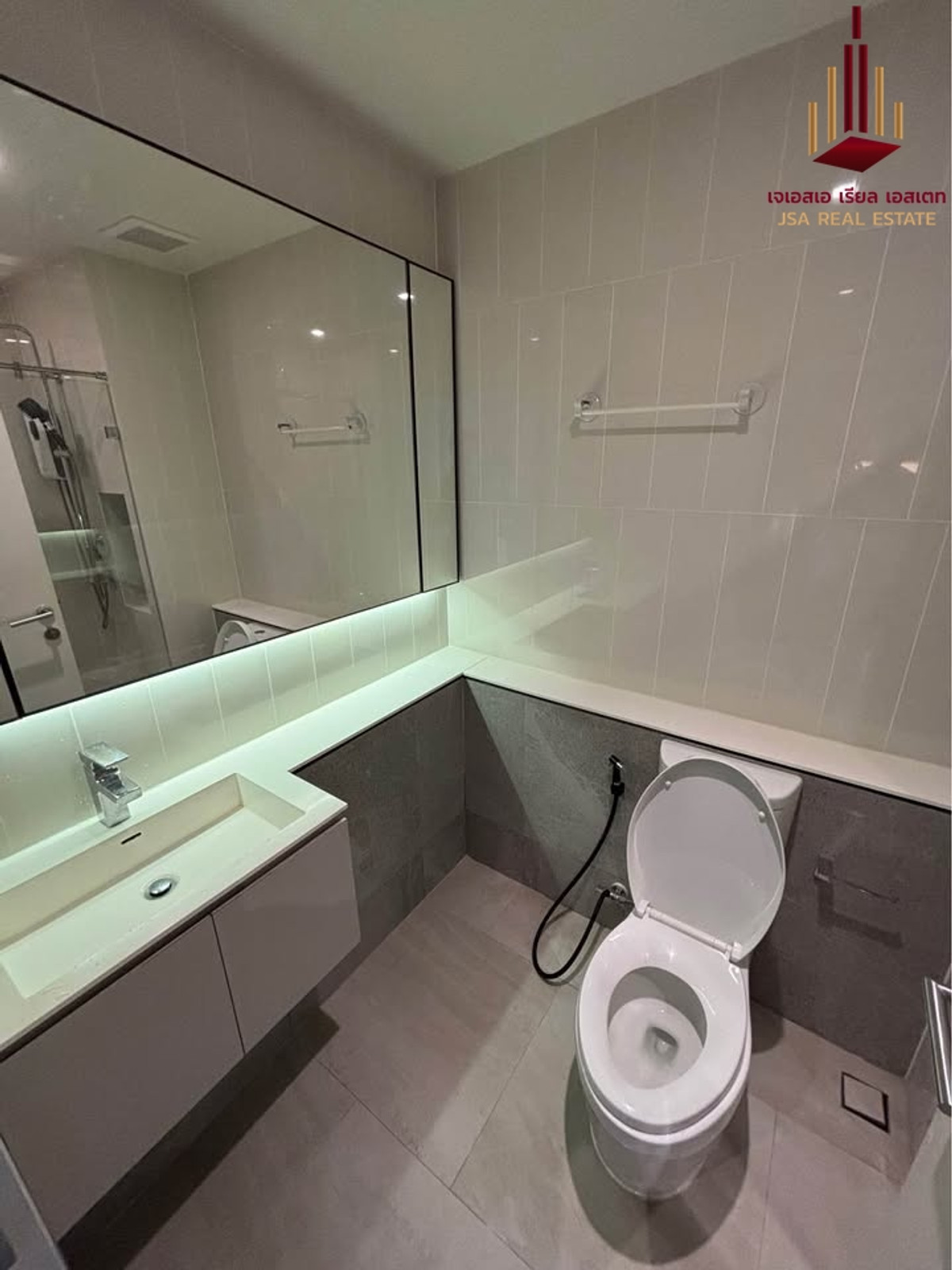 For SaleCondoSapankwai,Jatujak : ✨ For Sale: The Reserve Phahol - Pradipat Condo ✨ 💰 Only 4,900,000 THB