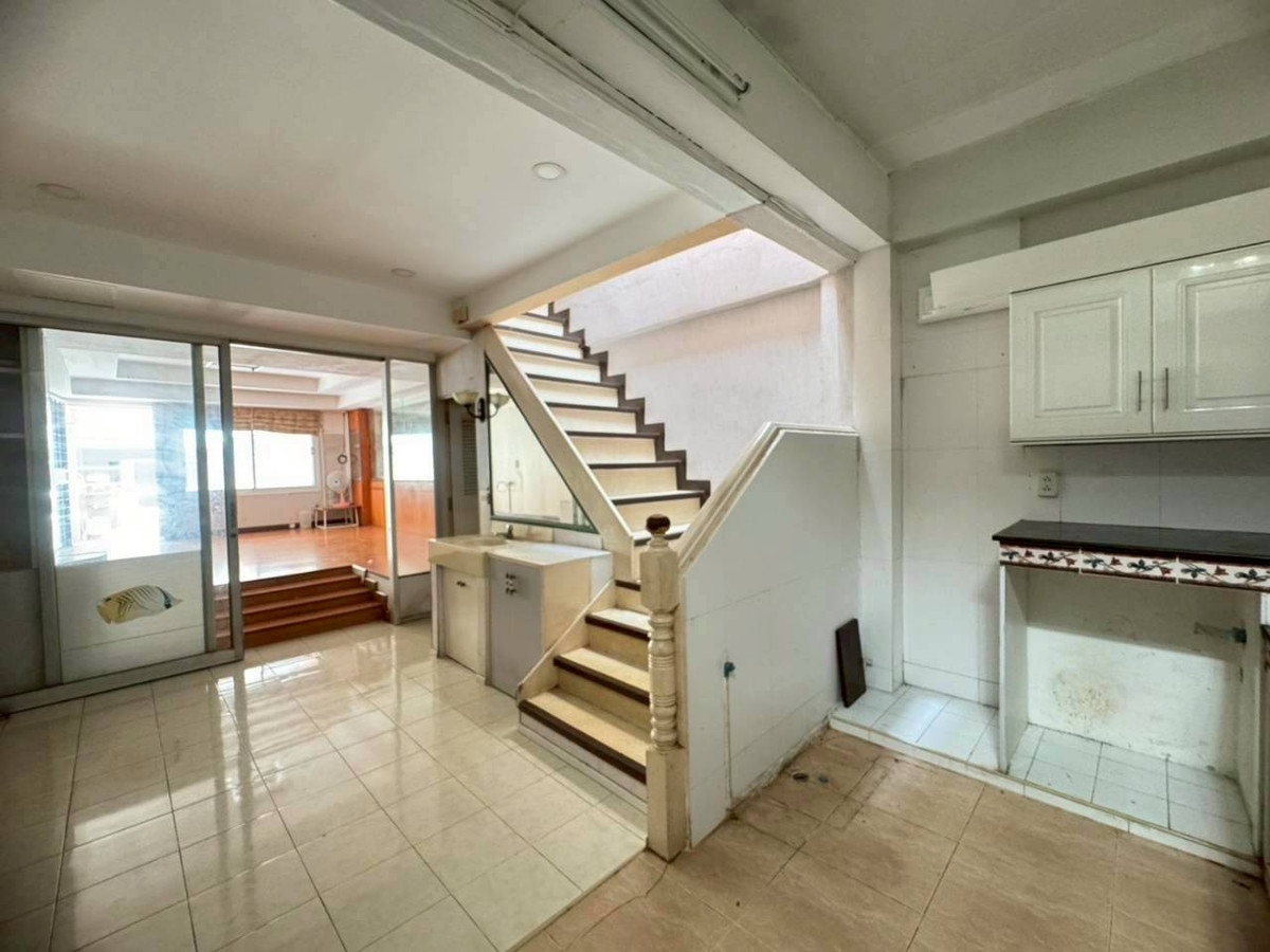 ขายทาวน์โฮมรามคำแหง หัวหมาก : ขายบ้านทาวน์เฮ้าส์ 2 ชั้น หมู่บ้านคอลเลจทาวน์ ซอยรามคำแหง 24 รีโนเวทใหม่เรียบร้อย (N.2033)