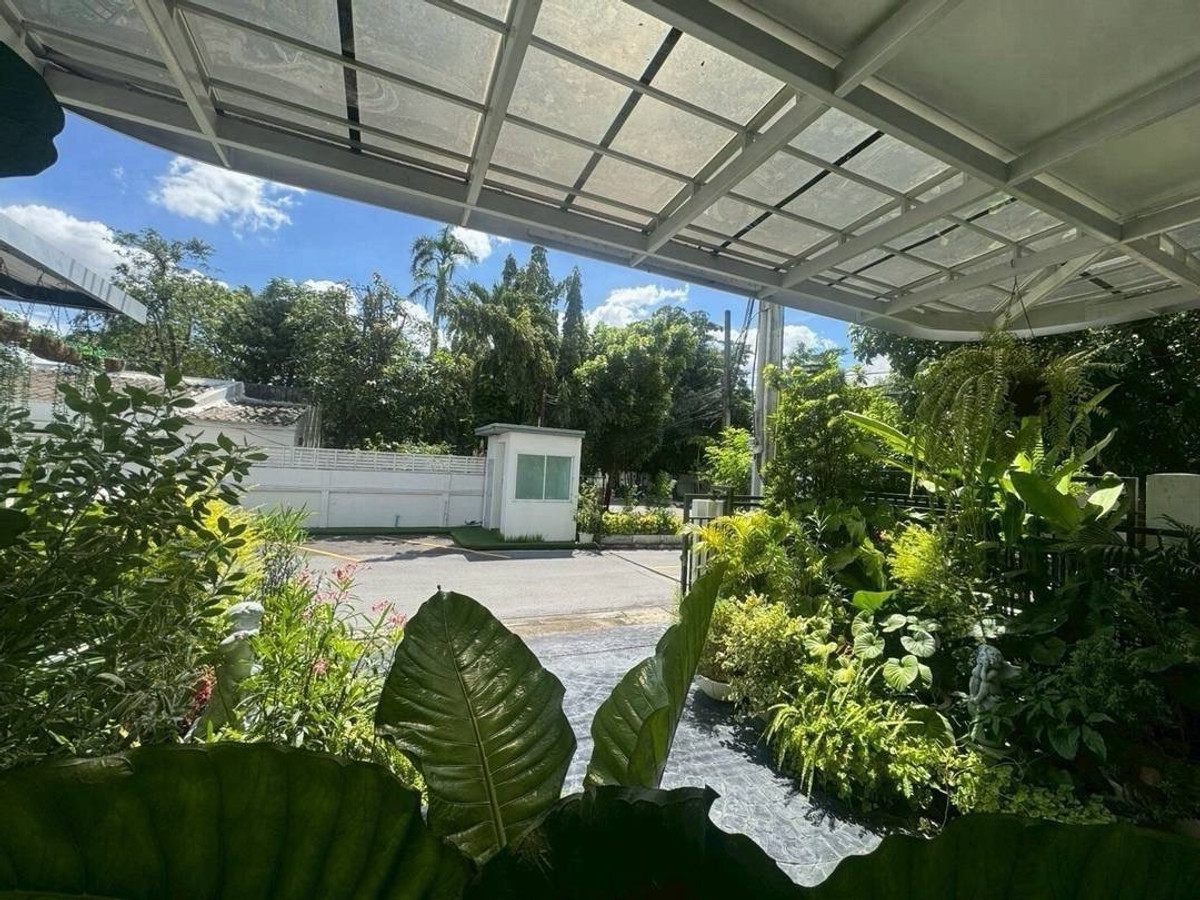 For RentOfficeChokchai 4, Ladprao 71, Ladprao 48, : Commercial Townhome for Rent Ladprao 71 near MRT Lat Phrao 71 clinic space wellness space ready to operate