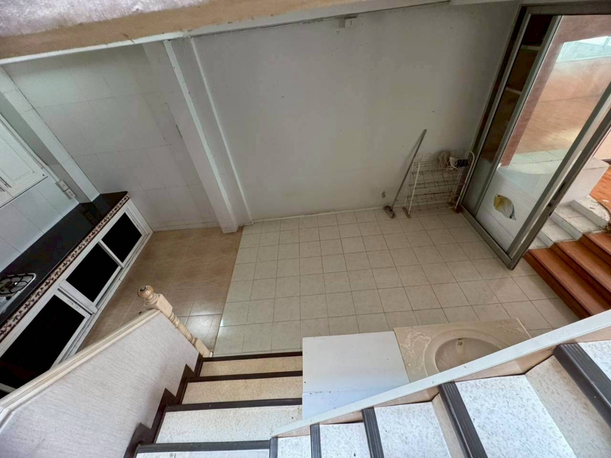 ขายทาวน์โฮมรามคำแหง หัวหมาก : ขายบ้านทาวน์เฮ้าส์ 2 ชั้น หมู่บ้านคอลเลจทาวน์ ซอยรามคำแหง 24 รีโนเวทใหม่เรียบร้อย (N.2033)