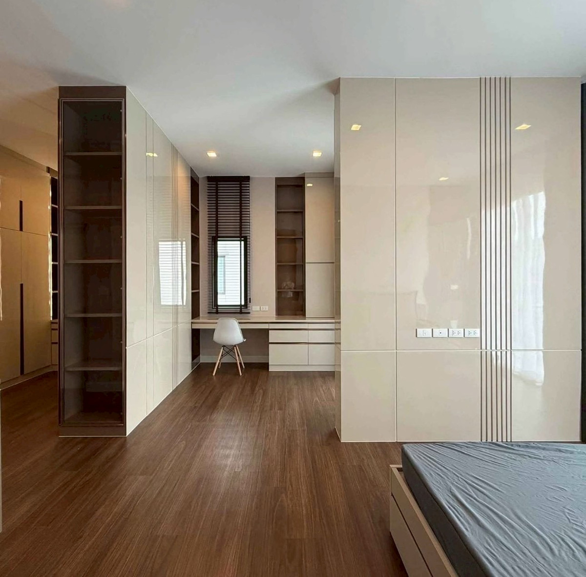 บ้านบางนา แบริ่ง ลาซาล : ✨[ 𝐑𝐄𝐍𝐓/𝐒𝐀𝐋𝐄] เดี่ยวดีไซน์หรู ตกแต่งบิ้วท์อินครบทั้งหลังในสไตล์ที่ทันสมัยและลงตัว บ้านใหม่ไม่เคยมีใครเข้าอยู่🌳