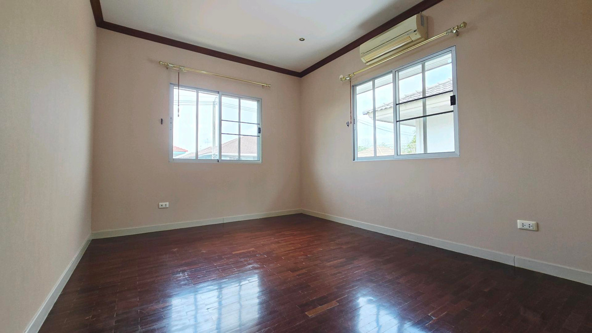 For SaleHousePathum Thani,Rangsit, Thammasat : 🏡 2-story detached house for sale, Prueklada Rangsit Project, Khlong 4 | Corner house, ready to move in.
Good location, roadside project, near BTS Khu Khot and Future Park Rangsit.