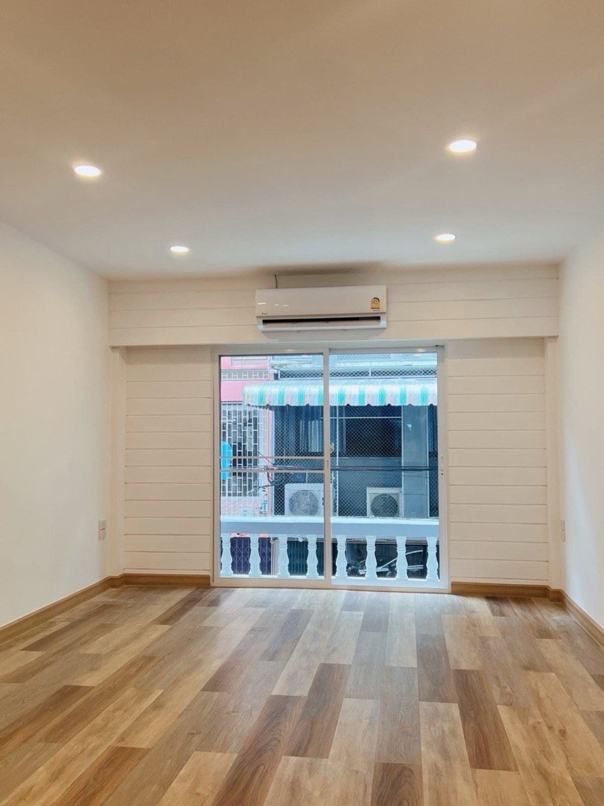 For RentHome OfficeOnnut, Udomsuk : Home office for rent, Sukhumvit 95, Bang Chak, near BTS, distance 100 meters, can register a company.