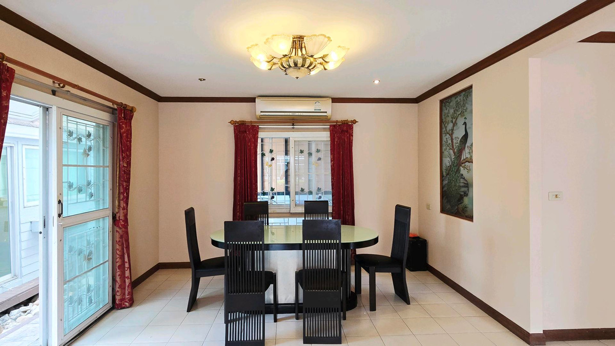 For SaleHousePathum Thani,Rangsit, Thammasat : 🏡 2-story detached house for sale, Prueklada Rangsit Project, Khlong 4 | Corner house, ready to move in.
Good location, roadside project, near BTS Khu Khot and Future Park Rangsit.