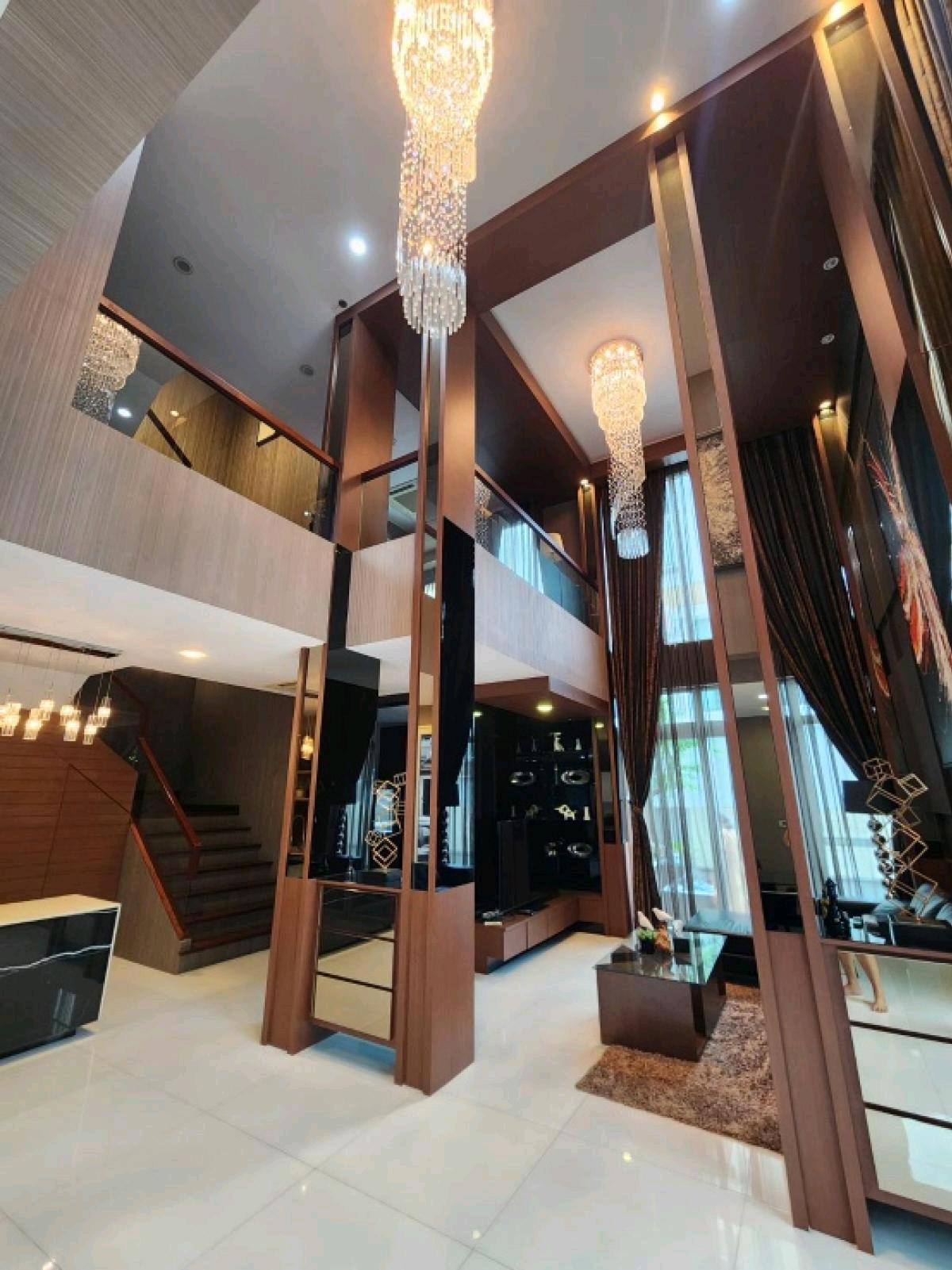 ให้เช่าบ้านลาดพร้าว เซ็นทรัลลาดพร้าว : 🌜🌟🌛ให้เช่าบ้านเดี่ยว 3 ชั้นตกแต่งหรู   พร้อมสระว่ายน้ำ ส่วนตัว  ย่านลาดพร้าว รัชดา  ทำเลดีใกล้ เซ็นทรัลลาดพร้าว  