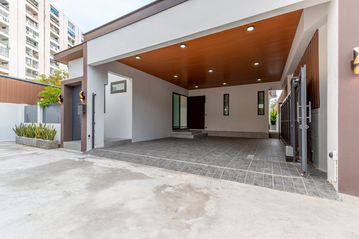 For SaleHousePattaya, Bangsaen, Chonburi : Single house 54 sq m. Chaloem Phrakiat 10/1 / 3 bedrooms (FOR SALE) BEWN129