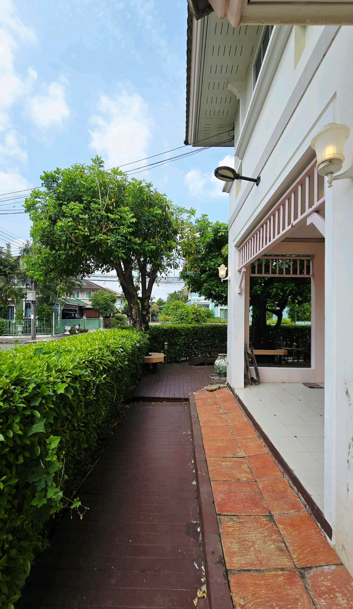 For SaleHousePathum Thani,Rangsit, Thammasat : 🏡 2-story detached house for sale, Prueklada Rangsit Project, Khlong 4 | Corner house, ready to move in.
Good location, roadside project, near BTS Khu Khot and Future Park Rangsit.