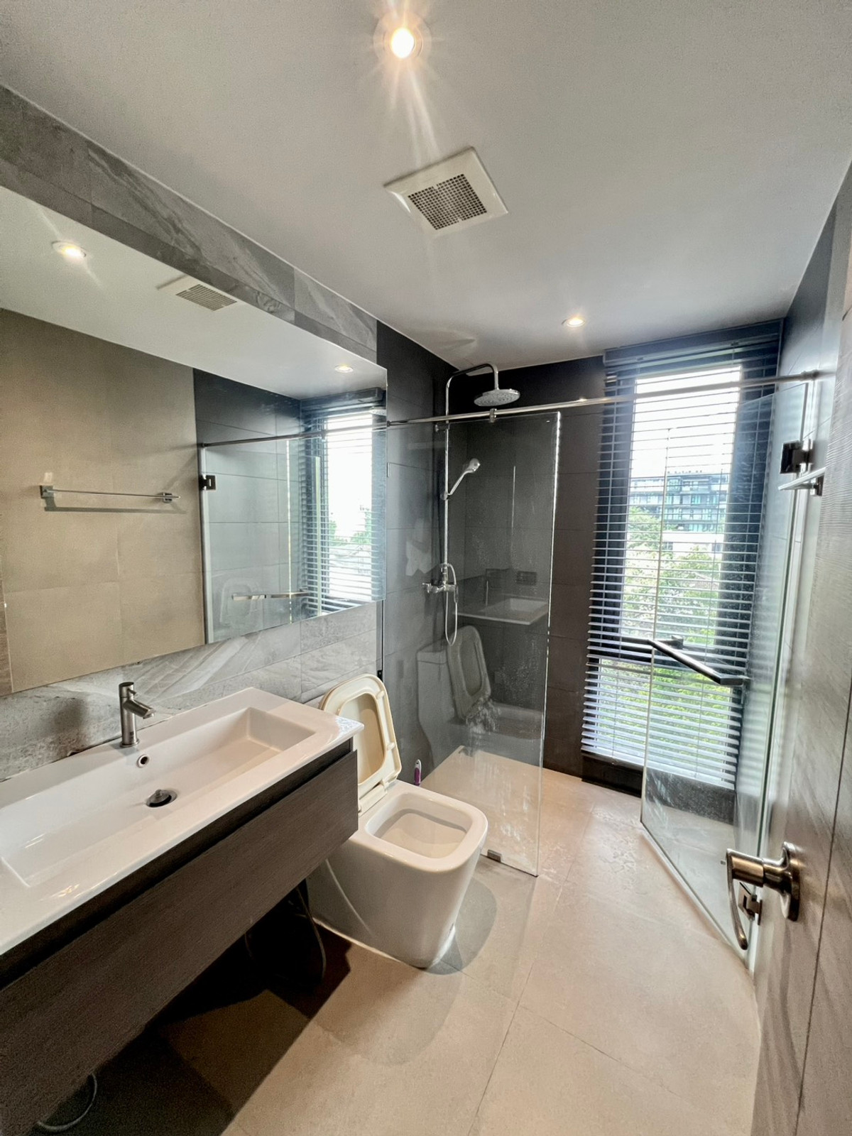 For RentCondoRatchathewi,Phayathai : 💎 Rare Unit: Corner room Savvi Phahol-Ari | BTS Ari ✨Only25,000/Month Quiet condo Good location, convenient travel on many routes.