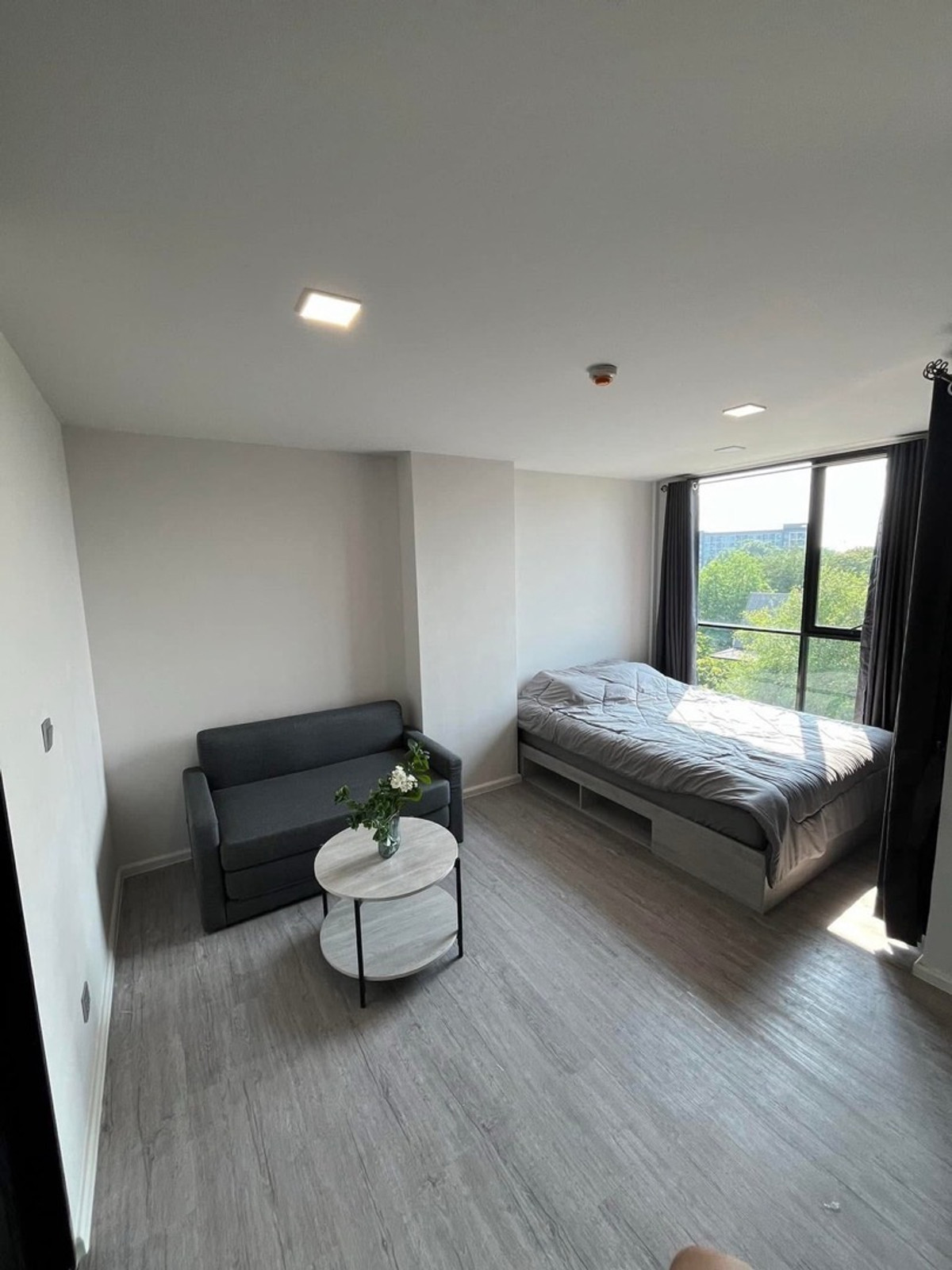 For RentCondoBangna, Bearing, Lasalle : Condo for rent Atmoz Tropicana Bangna (Atmoz Tropicana Bangna) Room size: 23 sq m Floor: 8 Building/Building: A Price: 9,000 baht Nearby places: Yellow Line MRT.