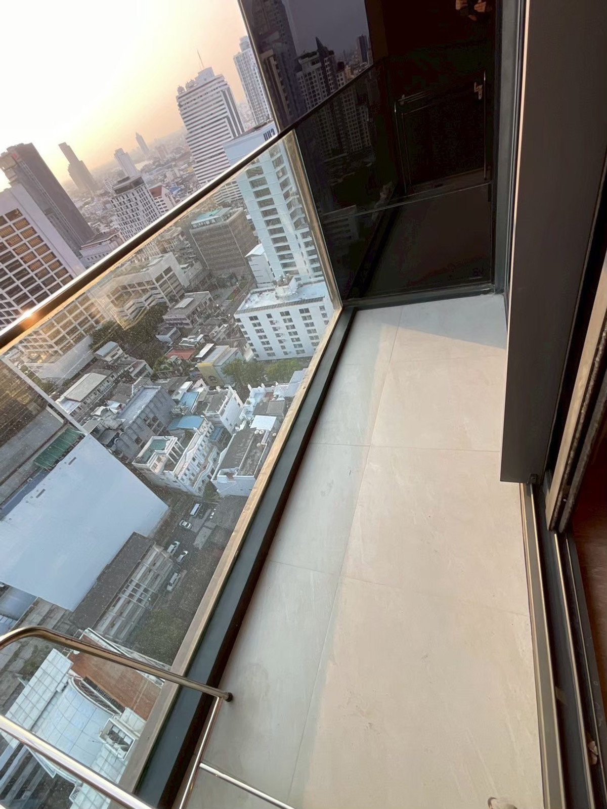 ให้เช่าคอนโดสีลม ศาลาแดง บางรัก : ✨50 SQ.M High-Floor | Fully Furnished | Ready to Move In