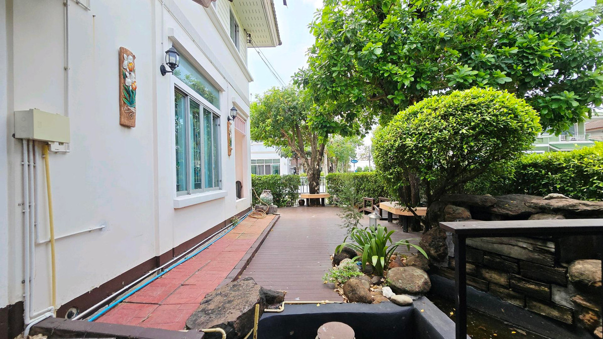 For SaleHousePathum Thani,Rangsit, Thammasat : 🏡 2-story detached house for sale, Prueklada Rangsit Project, Khlong 4 | Corner house, ready to move in.
Good location, roadside project, near BTS Khu Khot and Future Park Rangsit.