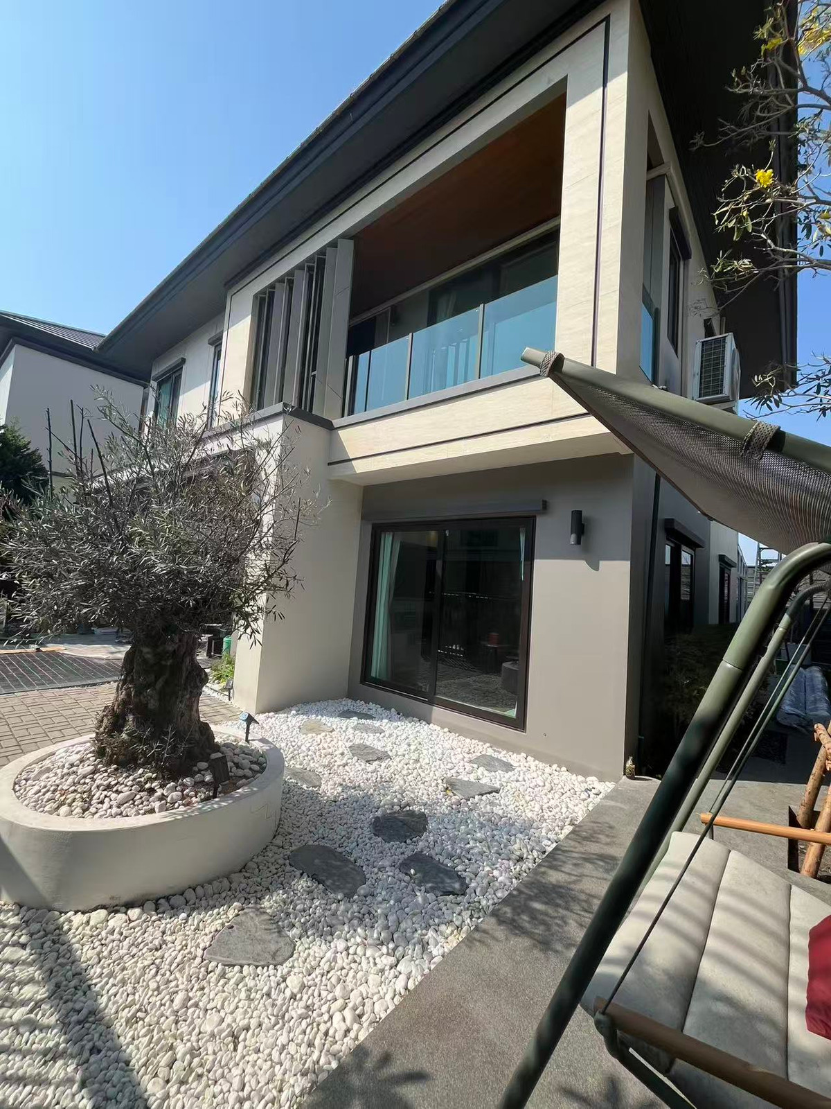 ให้เช่าบ้านบางนา แบริ่ง ลาซาล : บ้านเดี่ยวหรู 4 ห้องนอน - ตกแต่งสวย (สไตล์บ้านโชว์) เช่า 130000 บาท/เดือน