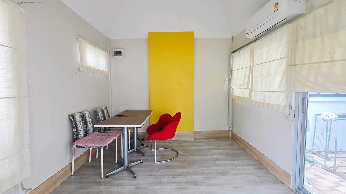 For SaleHousePathum Thani,Rangsit, Thammasat : 🏡 2-story detached house for sale, Prueklada Rangsit Project, Khlong 4 | Corner house, ready to move in.
Good location, roadside project, near BTS Khu Khot and Future Park Rangsit.