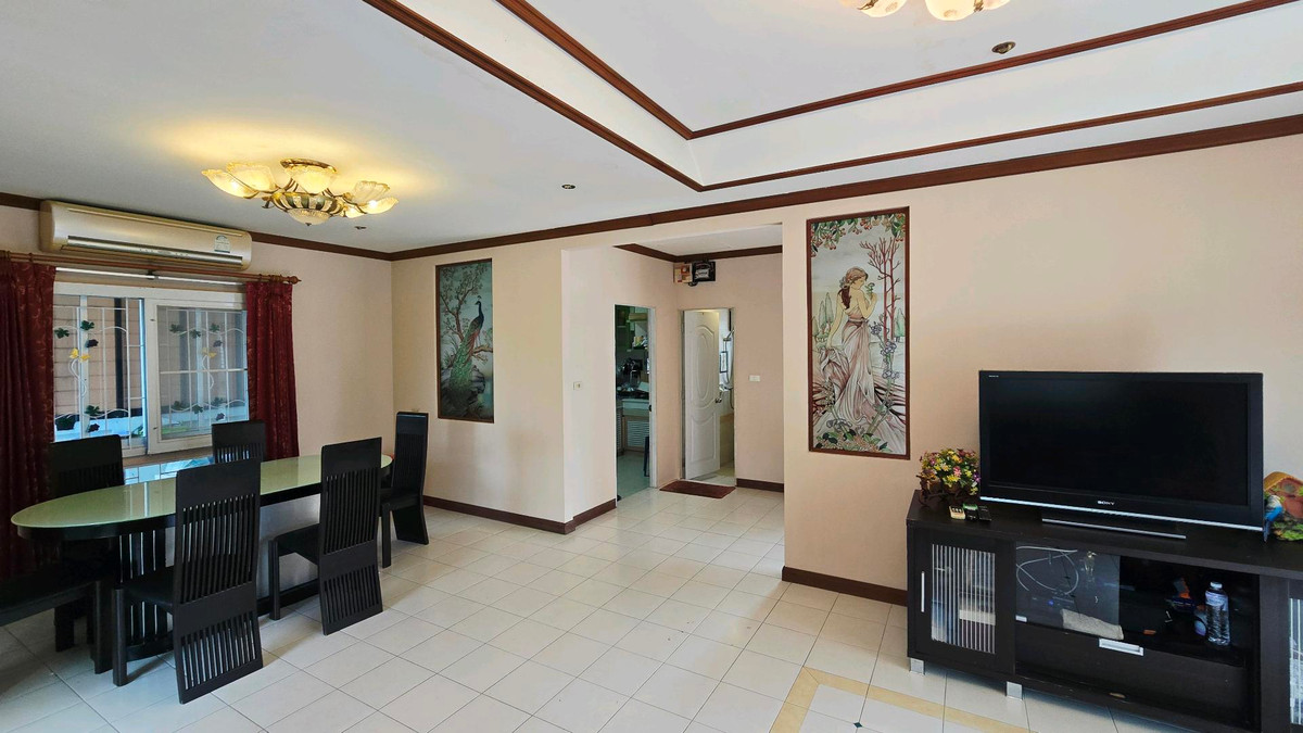 For SaleHousePathum Thani,Rangsit, Thammasat : 🏡 2-story detached house for sale, Prueklada Rangsit Project, Khlong 4 | Corner house, ready to move in.
Good location, roadside project, near BTS Khu Khot and Future Park Rangsit.