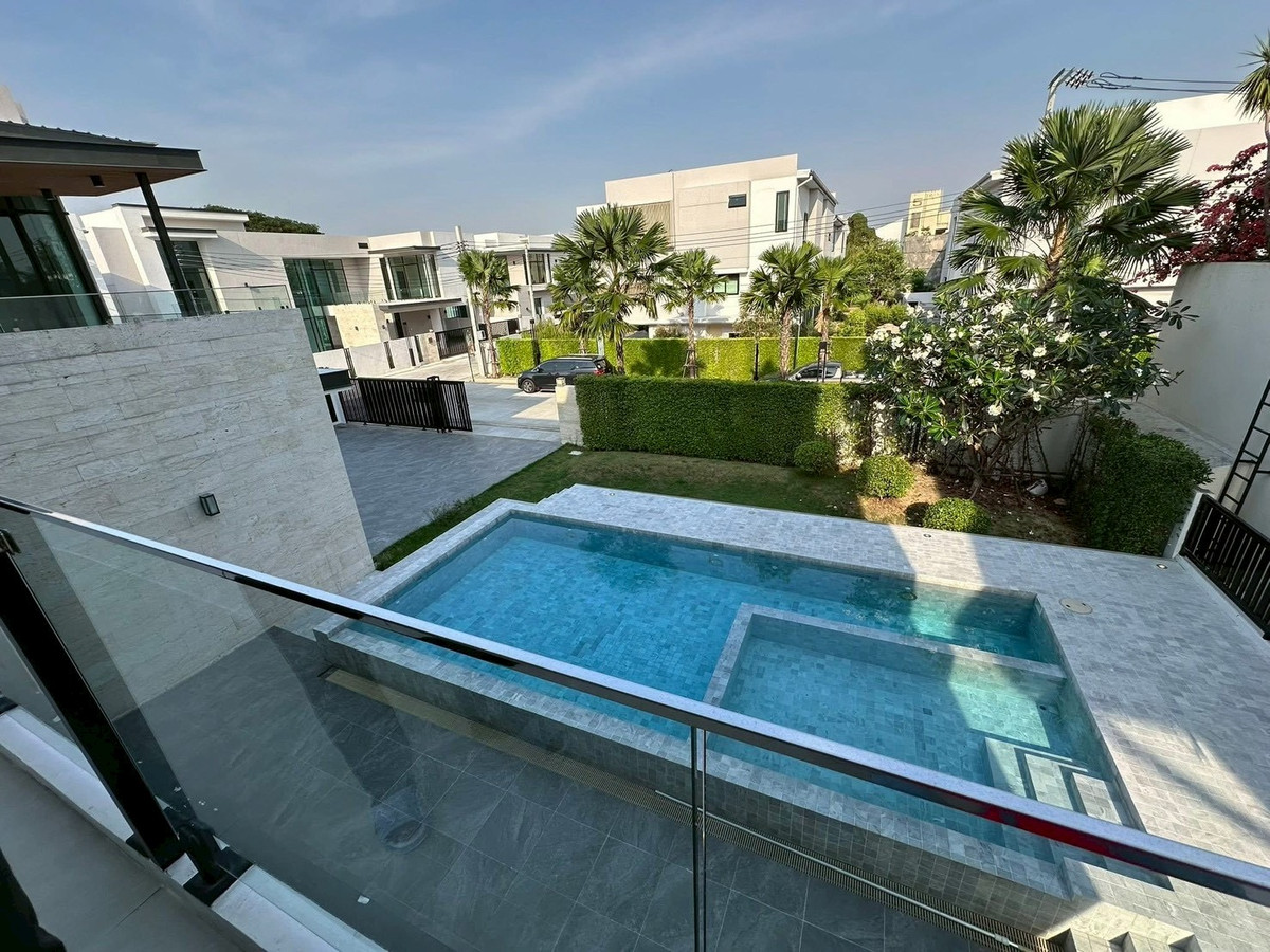 For SaleHouseKasetsart, Ratchayothin : ✨💎 Behind the corner with the best feng shui in the project. Premium decoration throughout.  In a society with the highest quality privacy, there are only 14 families.