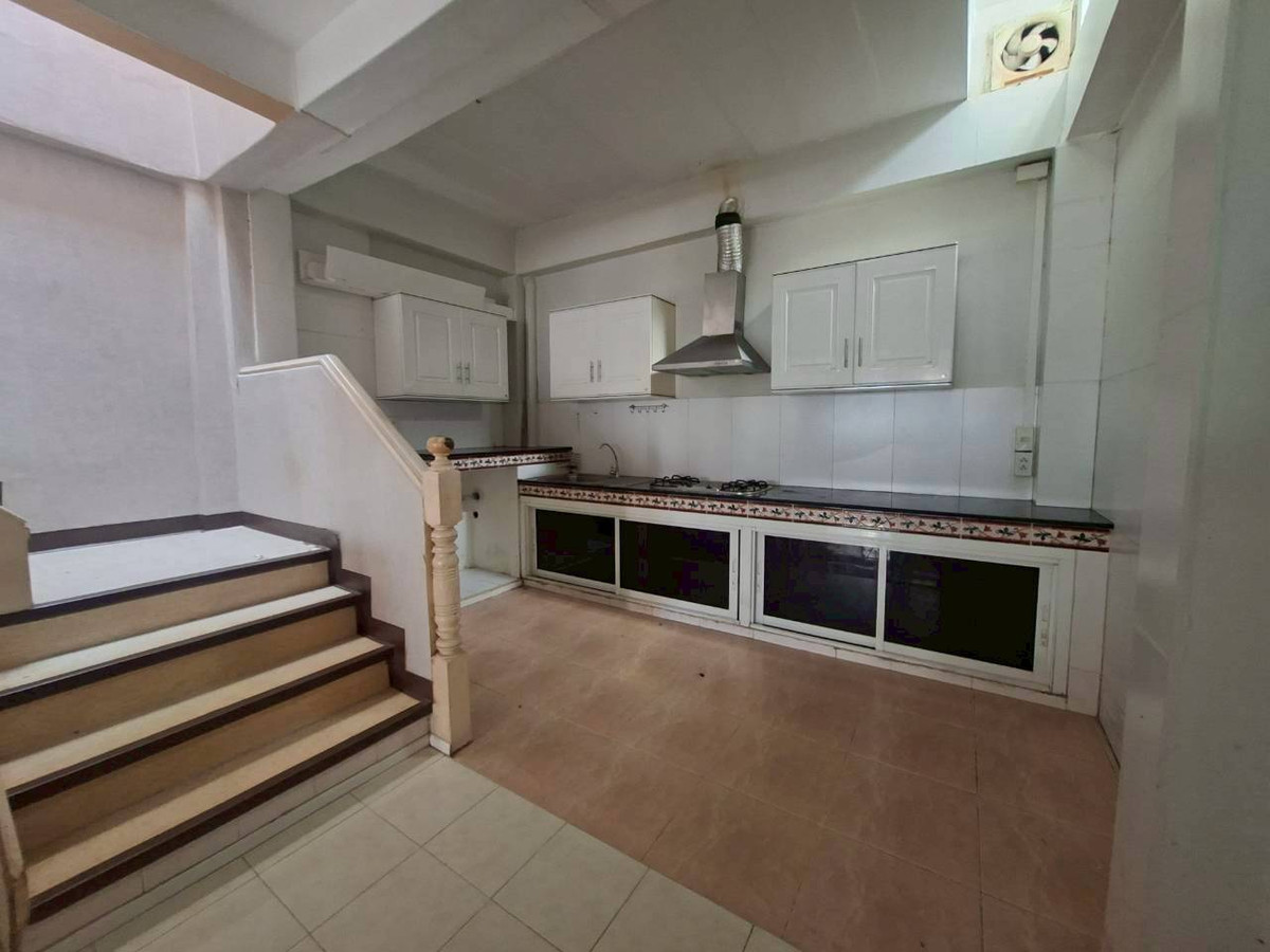 ขายทาวน์โฮมรามคำแหง หัวหมาก : ขายบ้านทาวน์เฮ้าส์ 2 ชั้น หมู่บ้านคอลเลจทาวน์ ซอยรามคำแหง 24 รีโนเวทใหม่เรียบร้อย (N.2033)