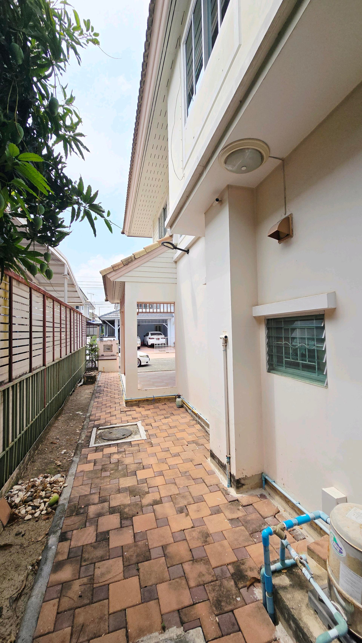 For SaleHousePathum Thani,Rangsit, Thammasat : 🏡 2-story detached house for sale, Prueklada Rangsit Project, Khlong 4 | Corner house, ready to move in.
Good location, roadside project, near BTS Khu Khot and Future Park Rangsit.