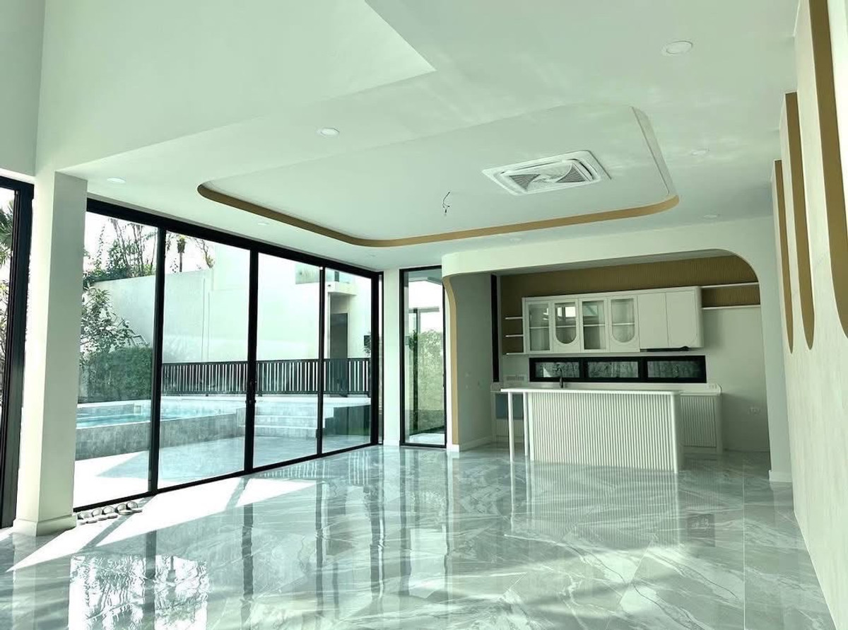 For SaleHouseKasetsart, Ratchayothin : ✨💎 Behind the corner with the best feng shui in the project. Premium decoration throughout.  In a society with the highest quality privacy, there are only 14 families.