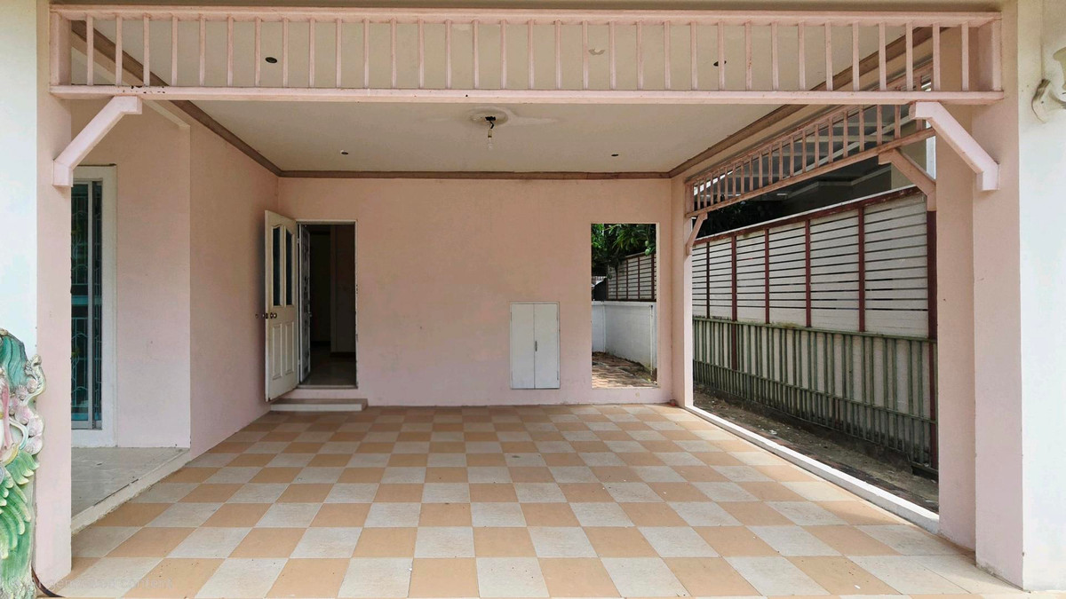 For SaleHousePathum Thani,Rangsit, Thammasat : 🏡 2-story detached house for sale, Prueklada Rangsit Project, Khlong 4 | Corner house, ready to move in.
Good location, roadside project, near BTS Khu Khot and Future Park Rangsit.