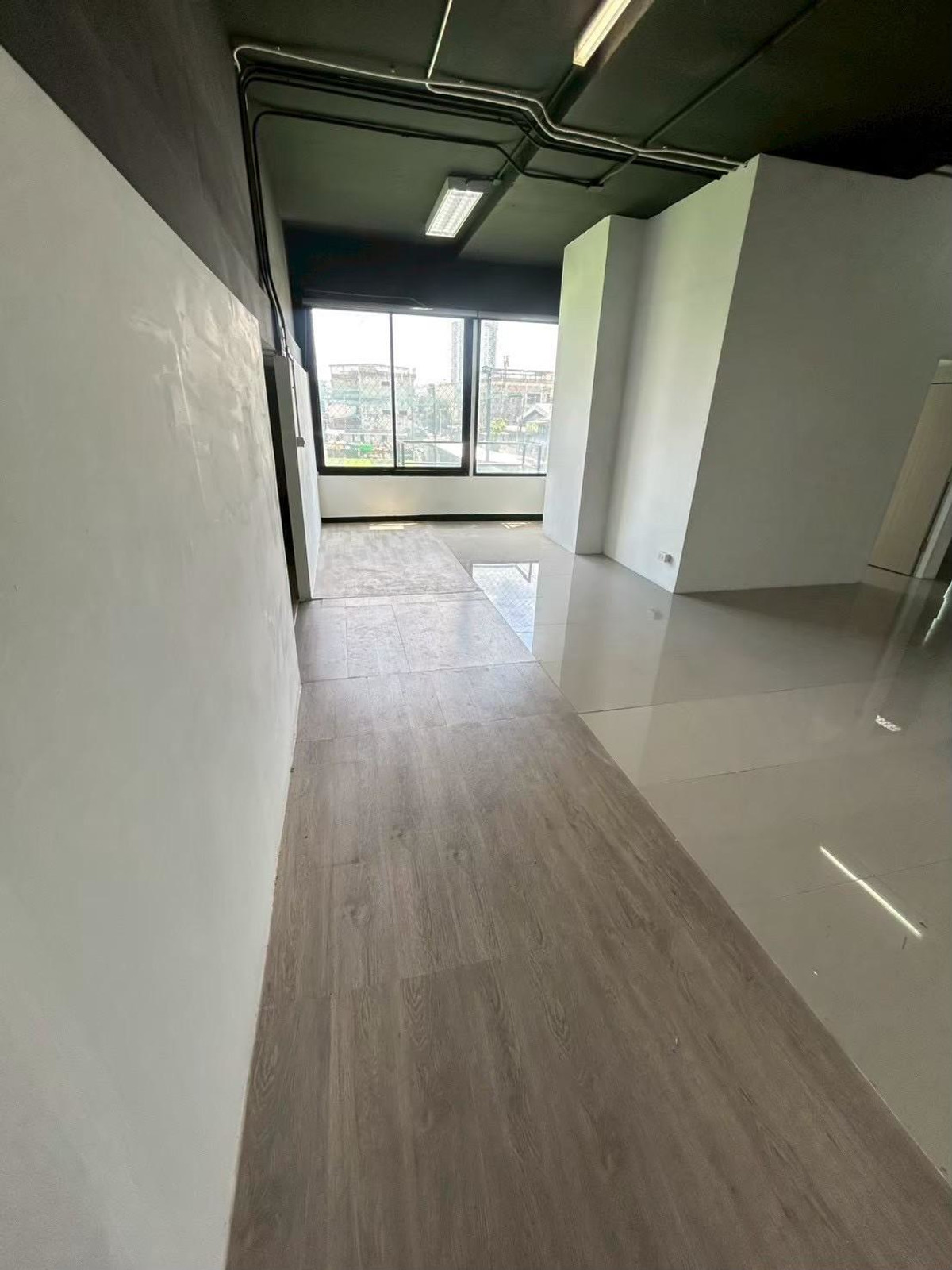 For RentOfficeSathorn, Narathiwat : Office Rama 3, prime location, near the expressway, near Central, walking distance to Lotus.