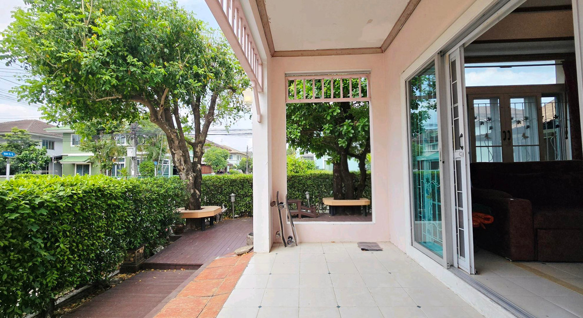 For SaleHousePathum Thani,Rangsit, Thammasat : 🏡 2-story detached house for sale, Prueklada Rangsit Project, Khlong 4 | Corner house, ready to move in.
Good location, roadside project, near BTS Khu Khot and Future Park Rangsit.