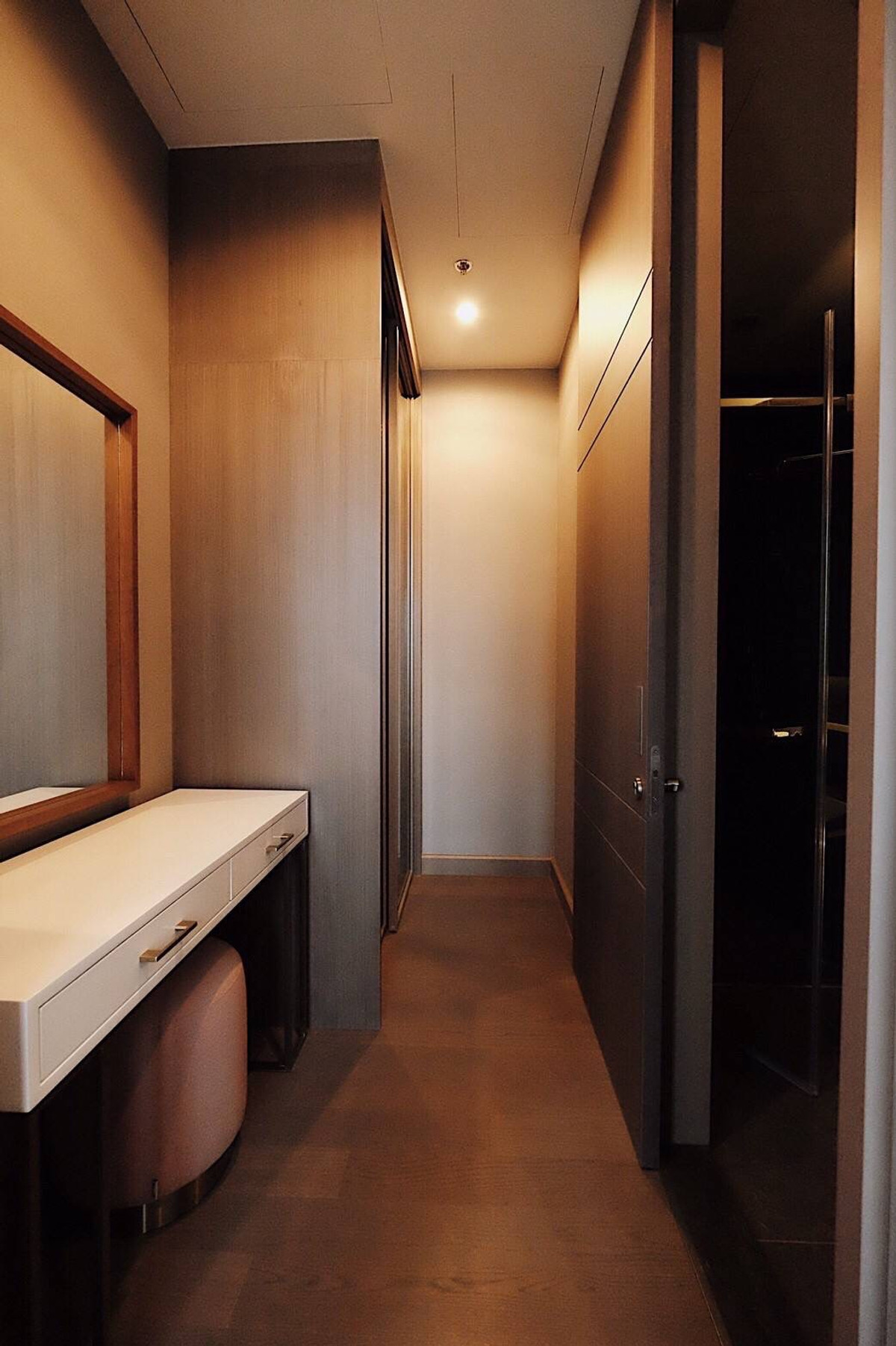 ให้เช่าคอนโดพระราม 9 เพชรบุรีตัดใหม่ RCA : ⚡️ราคาดีที่สุดในตึก⚡️The esse at singha complex 🔥36 Sqm 32,000 B เท่านั้น สนใจติดต่อ⚡️ พัตเตอร์ 0928895628 line:plustor_ss⚡️