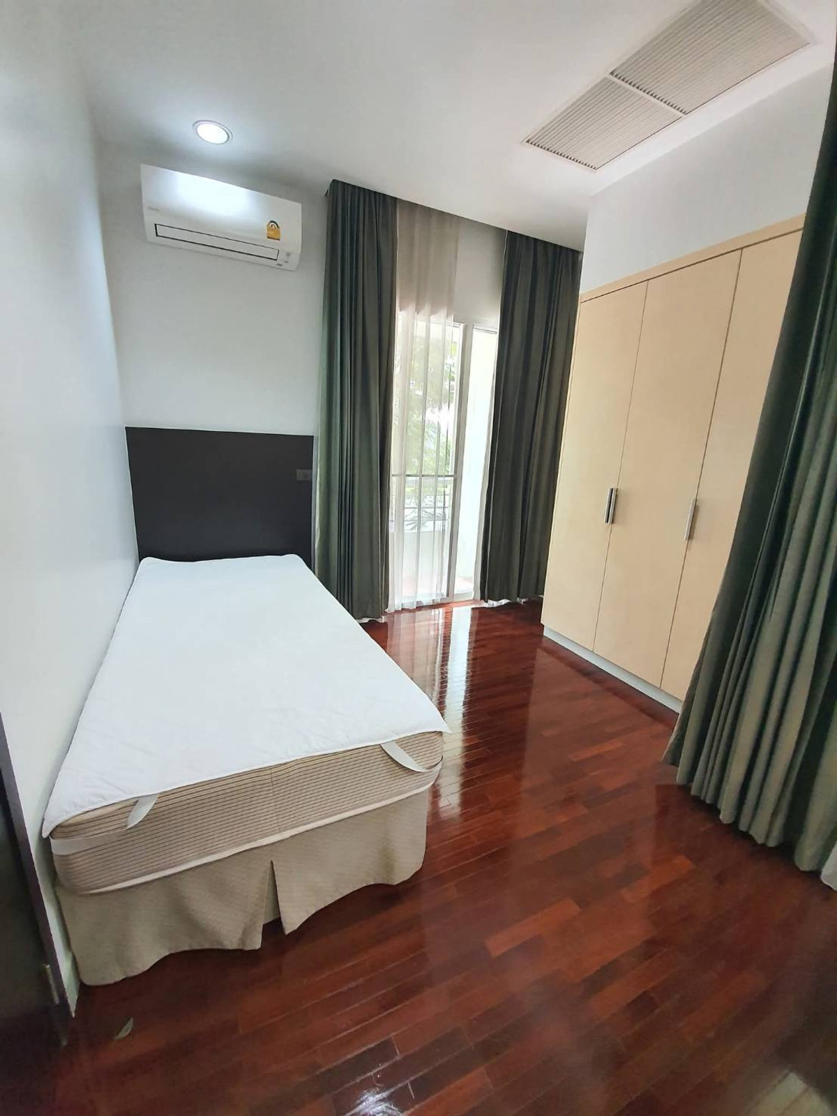 ให้เช่าบ้านโชคชัย4 ลาดพร้าว71 : บางกอก วิลล่า / 3 ห้องนอน (เช่า), Bangkok Villa / 3 Bedrooms (FOR RENT) JANE051