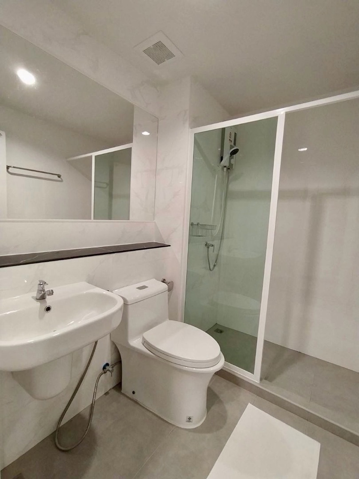 For RentCondoVipawadee, Don Mueang, Lak Si : Condo for rent, Reach Phahonyothin 52, 8th floor.