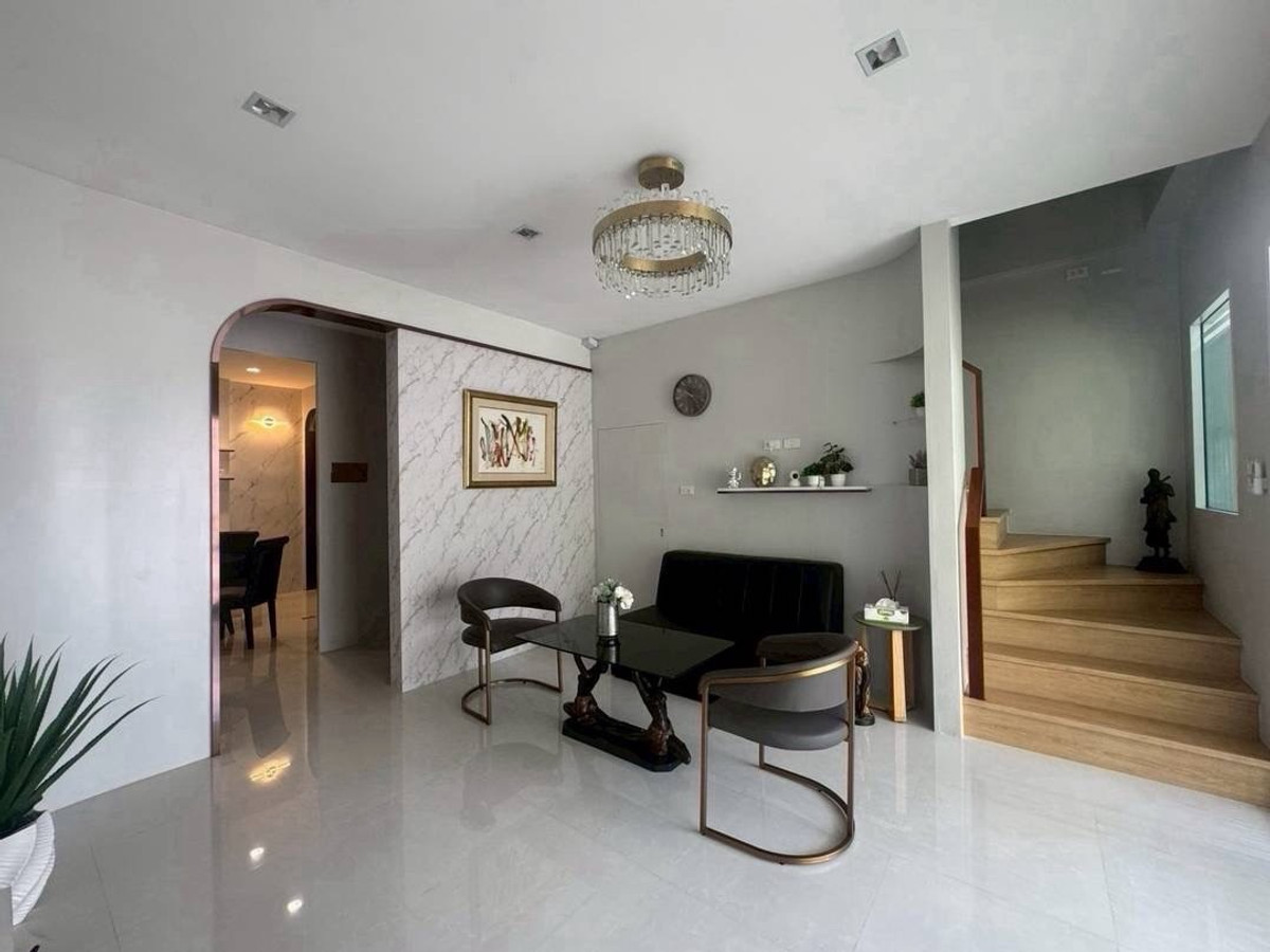 For RentOfficeChokchai 4, Ladprao 71, Ladprao 48, : Commercial Townhome for Rent Ladprao 71 near MRT Lat Phrao 71 clinic space wellness space ready to operate