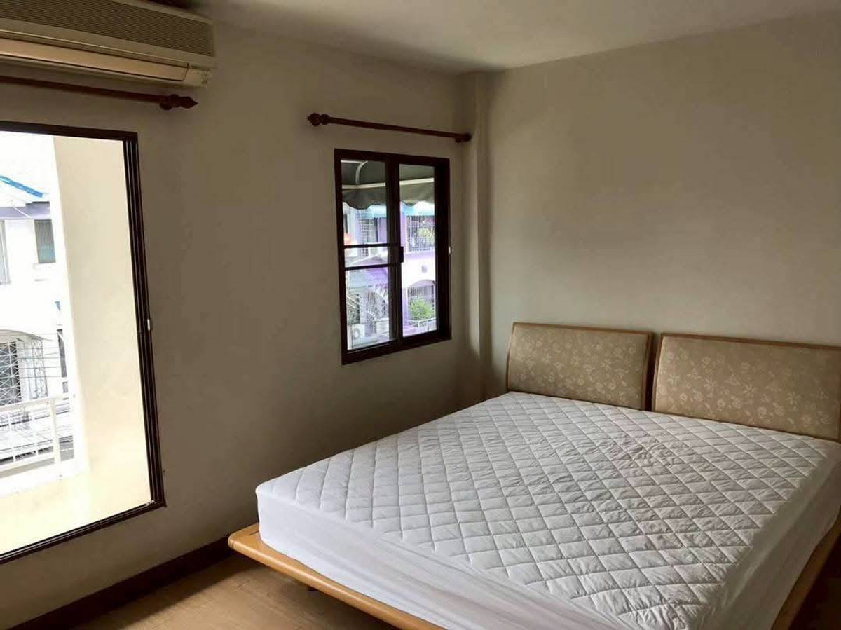 For SaleTownhomePattanakan, Srinakarin : Baan Klang Muang Rama 9 Soi 43 / 3 Bedrooms (For Sale), Baan Klang Muang Rama 9 Soi 43 / 3 Bedrooms (FOR SALE) JANE039
