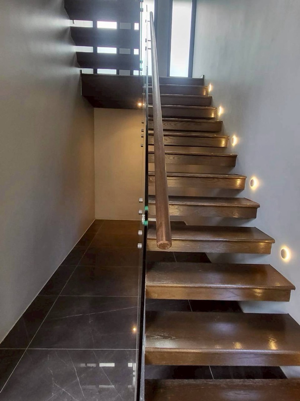 บ้านลาดกระบัง สุวรรณภูมิ : บ้านหรูอัลตร้าศรีนครินทร์พร้อมสระว่ายน้ำส่วนตัวและลิฟต์ ใกล้พาราไดซ์พาร์คและโรงเรียนนานาชาติเบิร์กลีย์