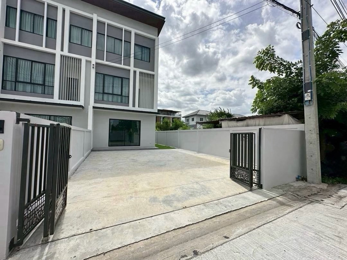 ให้เช่าโฮมออฟฟิศโชคชัย4 ลาดพร้าว71 : ทาวน์โฮมให้เช่า โชคชัย 4 สตรีวิทยา 2 พื้นที่ใช้สอย 300 ตร.ม ฟังก์ชันครบ รองรับทั้งอยู่อาศัยและทำธุรกิจ