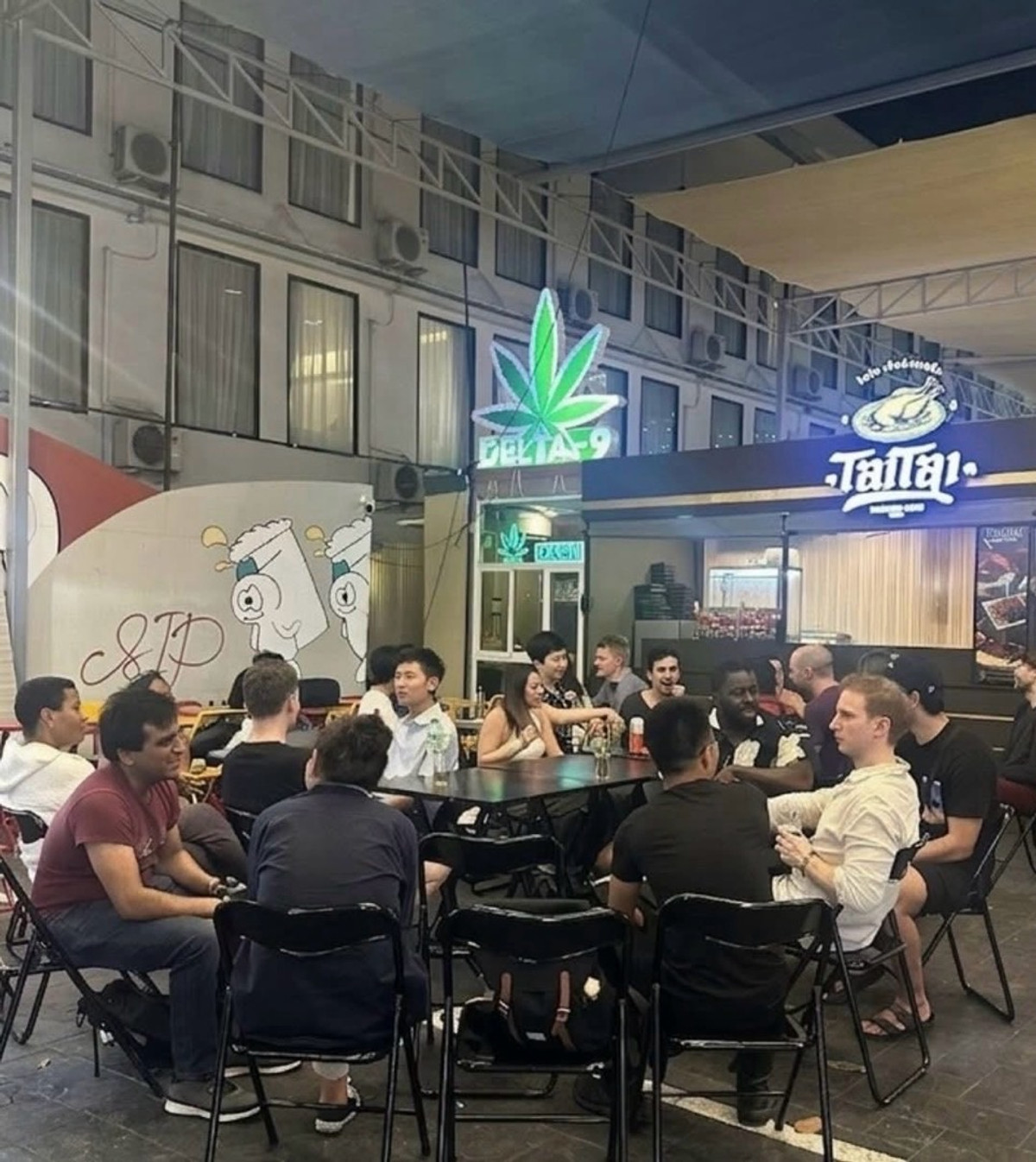 For RentRetail SpaceSukhumvit, Asoke, Thonglor : 🔥 Prime Community Space for Rent near BTS Phrom Phong – Only 450m (5 mins walk!) 40sqm :50,000 THB/month