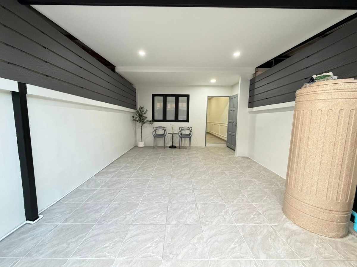 ขายทาวน์โฮมโชคชัย4 ลาดพร้าว71 : หมู่บ้านเลิศอุบล โชคชัย 4 ซอย 22 / 2 ห้องนอน (ขาย), Lert Ubon Village Chokchai 4 Soi 22 / 2 Bedrooms (FOR SALE) FAHS063