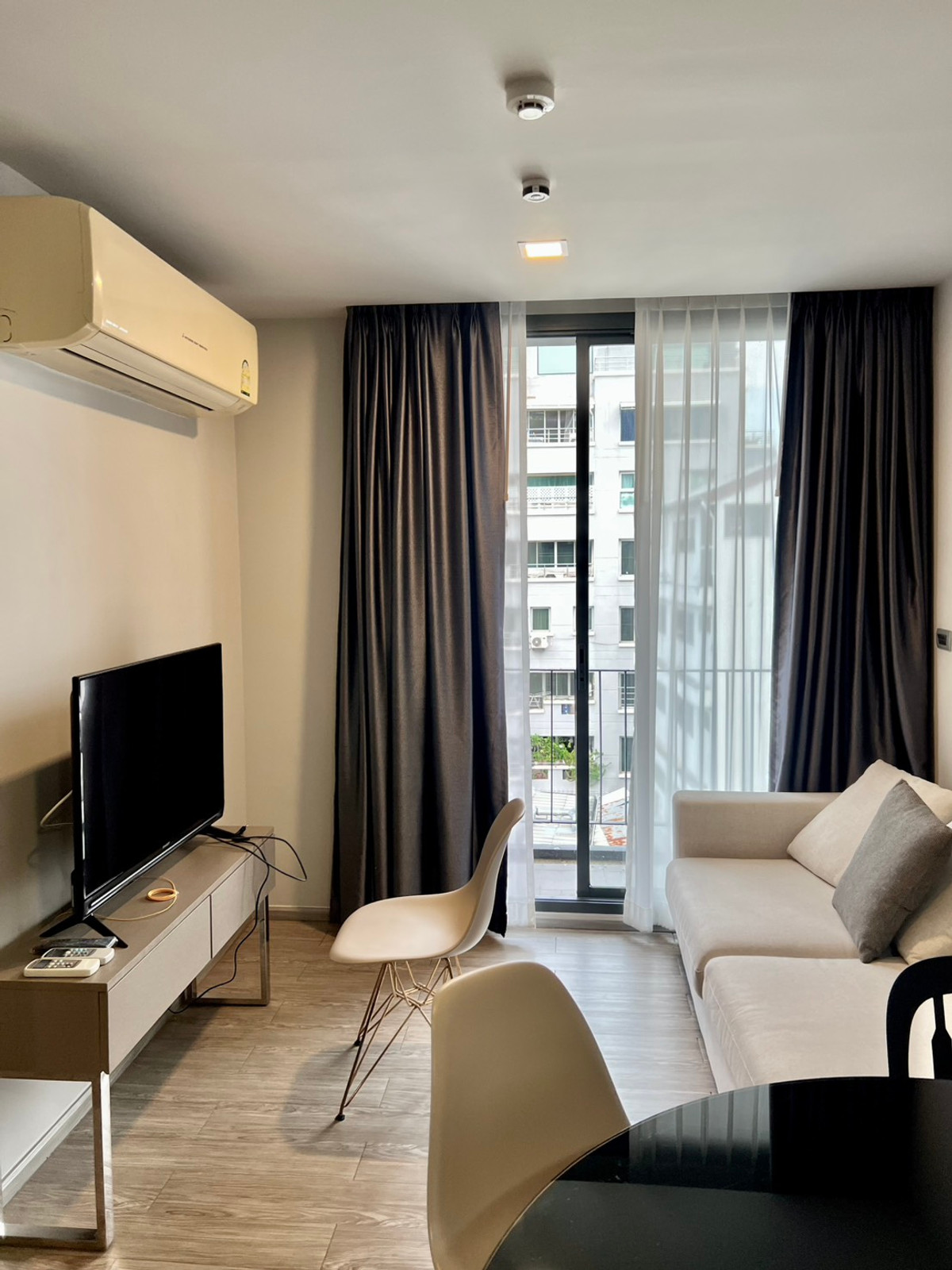 For RentCondoRatchathewi,Phayathai : 💎 Rare Unit: Corner room Savvi Phahol-Ari | BTS Ari ✨Only25,000/Month Quiet condo Good location, convenient travel on many routes.