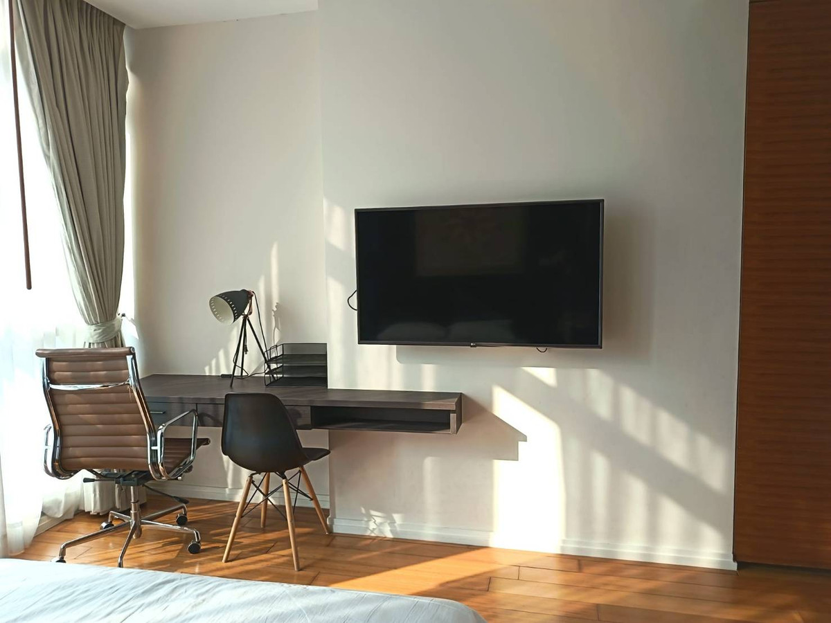 For RentCondoWongwianyai, Charoennakor : Condo for rent, shady atmosphere, The River Condominium 2 beds