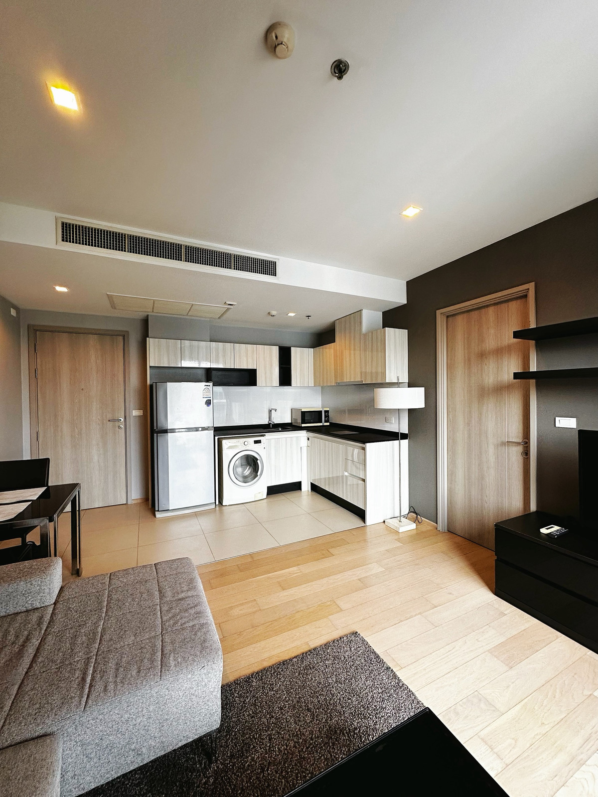 For RentCondoSukhumvit, Asoke, Thonglor : !! Beautiful room for rent, Condo HQ Thonglor, near BTS Thonglor.