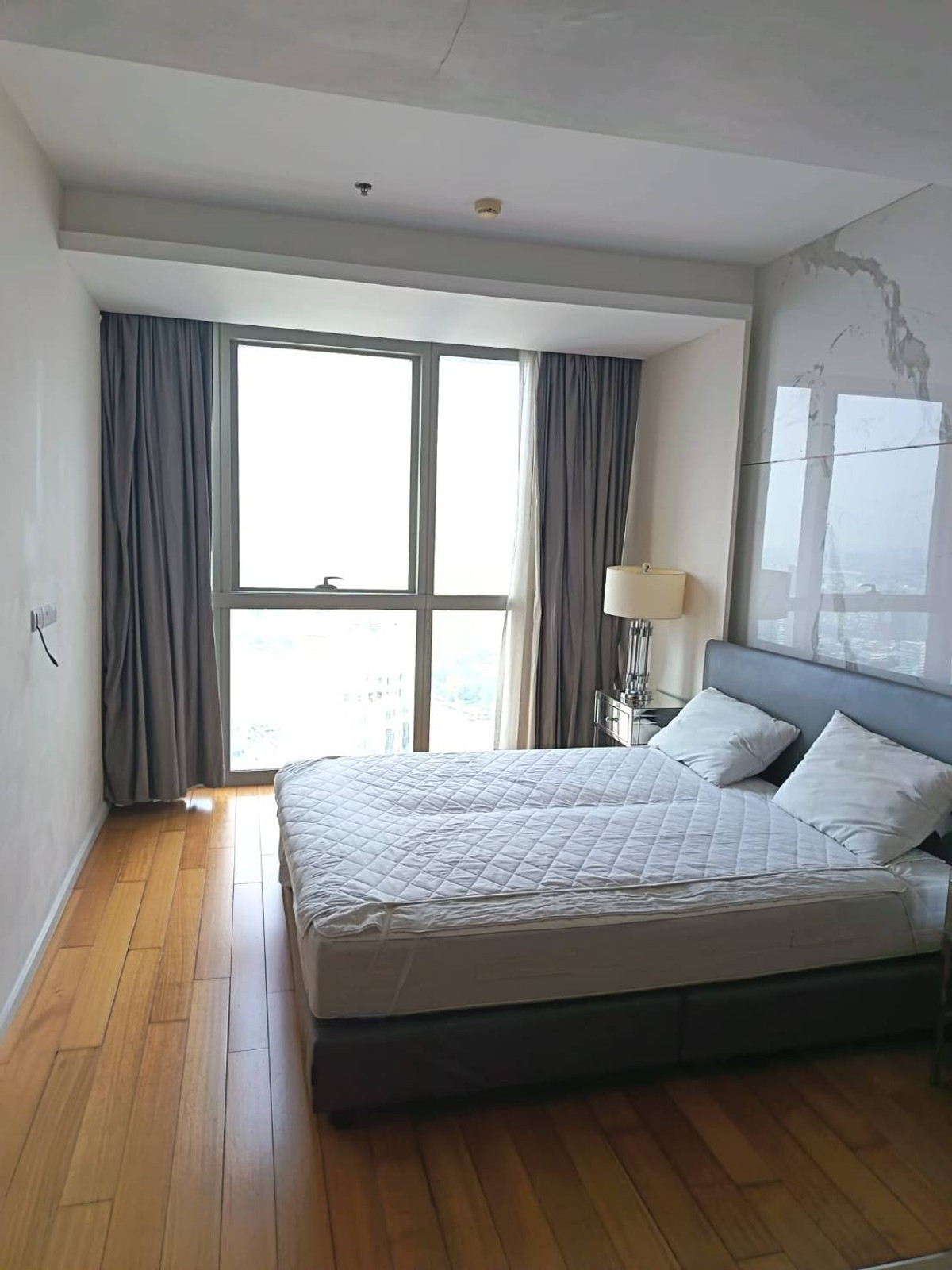 For RentCondoWongwianyai, Charoennakor : Condo for rent, shady atmosphere, The River Condominium 2 beds