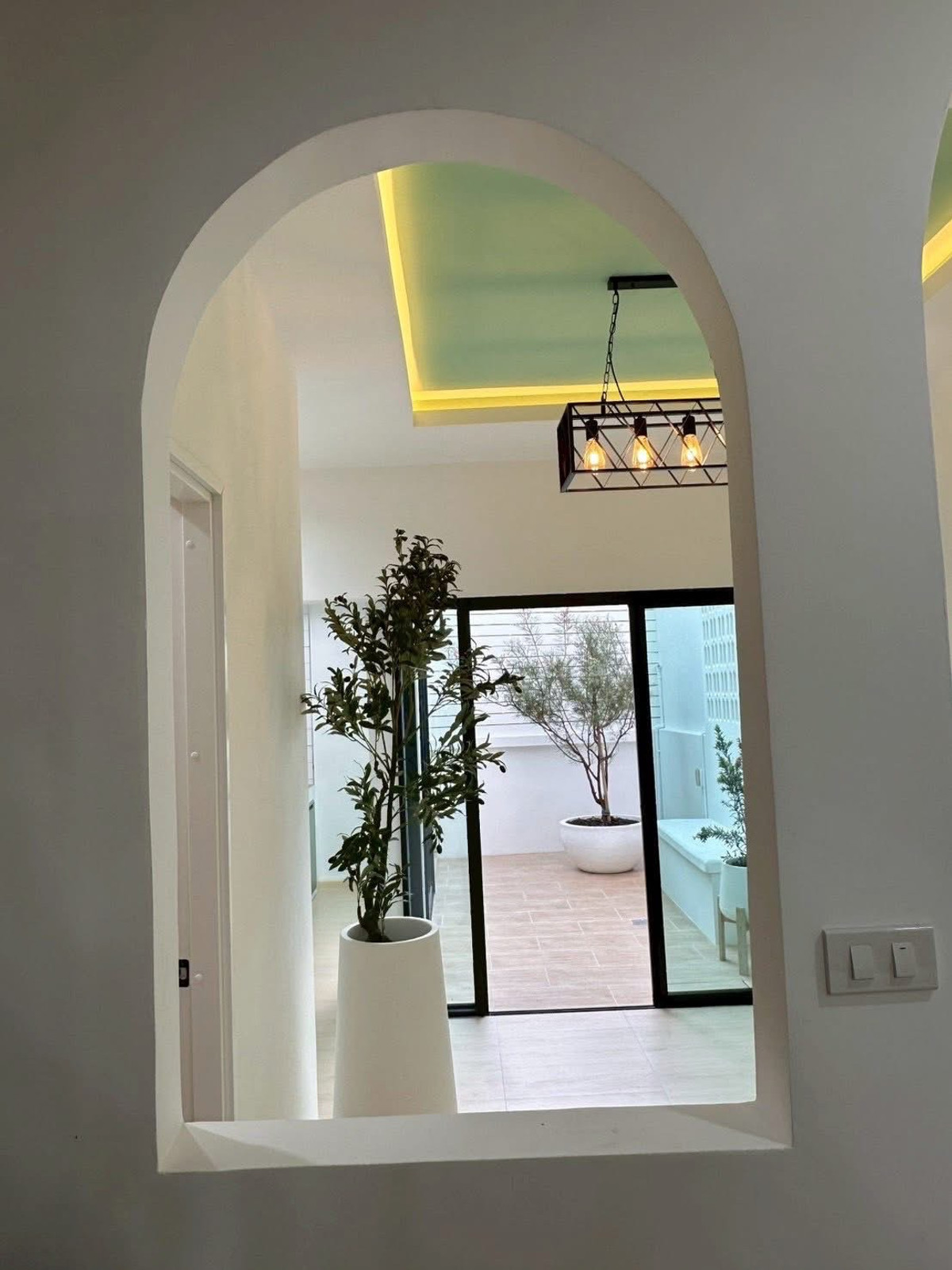 ขายบ้านรัชดา ห้วยขวาง : ✨ ทาวน์โฮม 3 ชั้น ทำเล #ห้วยขวาง เชื่อมต่อชีวิตเมืองเข้ากับพื้นที่สีเขียวส่วนตัว พักผ่อนไปกับ Courtyard กลางบ้าน 🌿