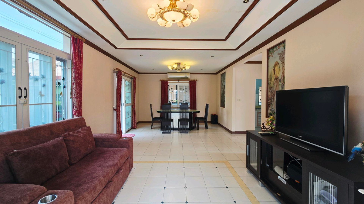 For SaleHousePathum Thani,Rangsit, Thammasat : 🏡 2-story detached house for sale, Prueklada Rangsit Project, Khlong 4 | Corner house, ready to move in.
Good location, roadside project, near BTS Khu Khot and Future Park Rangsit.