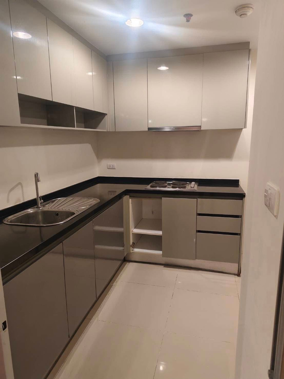 For SaleCondoRama9, Petchburi, RCA : Belle Grand Rama 9 / 6 Bedrooms (FOR SALE), Belle Grand Rama 9 / 6 Bedrooms (For Sale) POP082