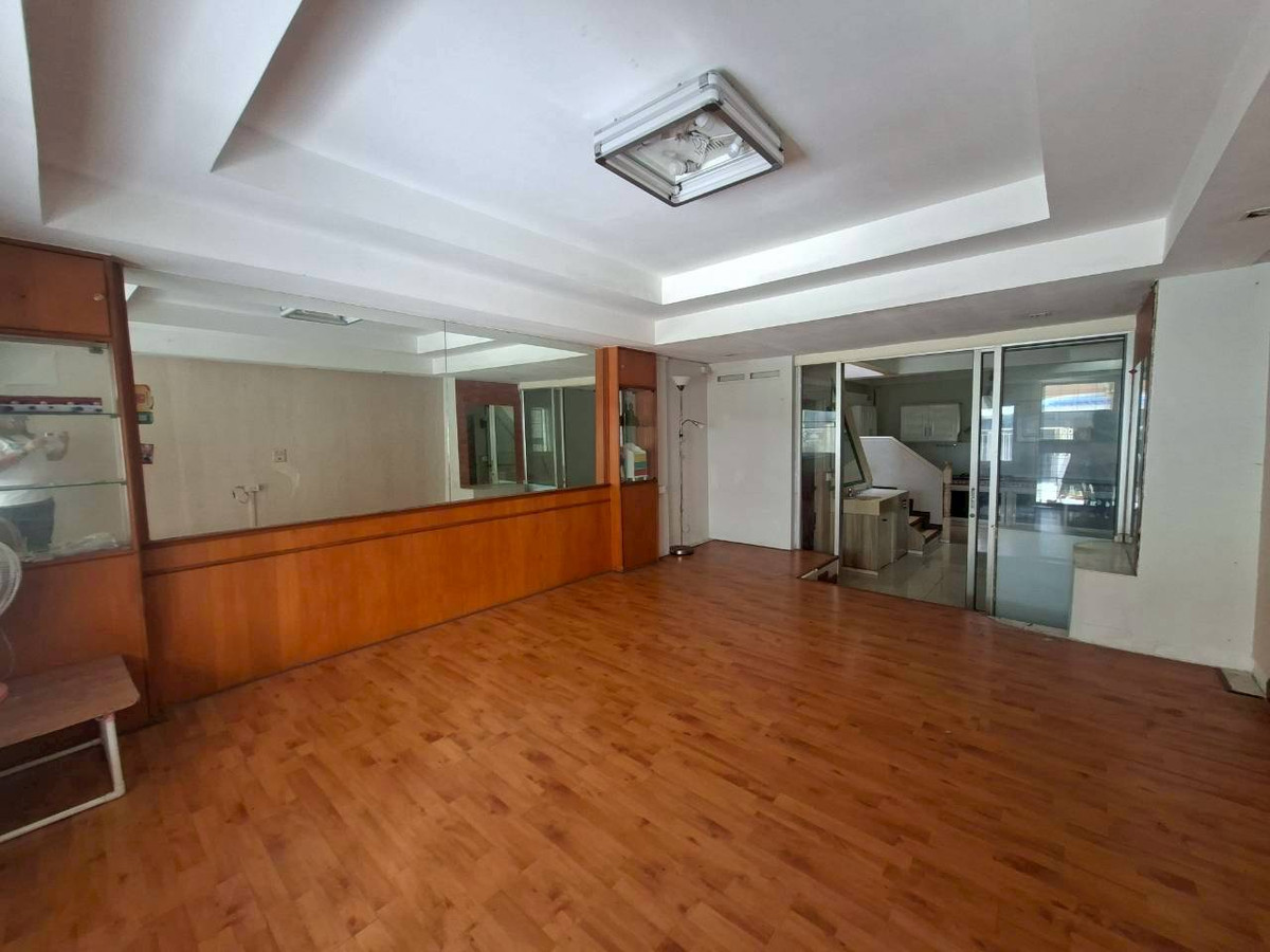 ขายทาวน์โฮมรามคำแหง หัวหมาก : ขายบ้านทาวน์เฮ้าส์ 2 ชั้น หมู่บ้านคอลเลจทาวน์ ซอยรามคำแหง 24 รีโนเวทใหม่เรียบร้อย (N.2033)