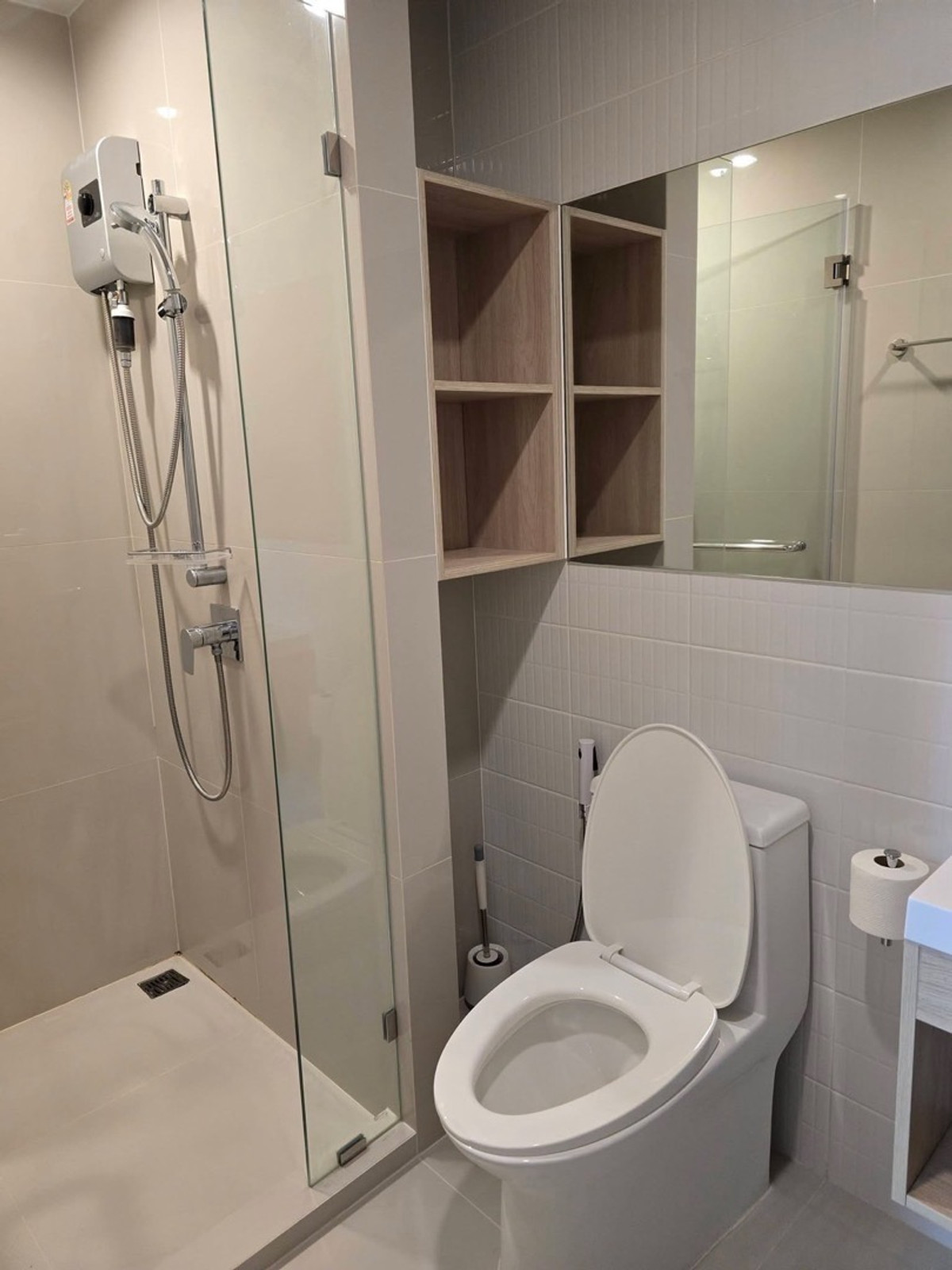 For RentCondoBangna, Bearing, Lasalle : For rent 𝐍𝐮𝐞 𝐌𝐞𝐠𝐚 𝐏𝐥𝐮𝐬 𝐁𝐚𝐧𝐠𝐧𝐚 (New Mega Plus Bangna) Room size: 46 sq m Floor: 11 Price: 30,000 baht Nearby places: mega bangna